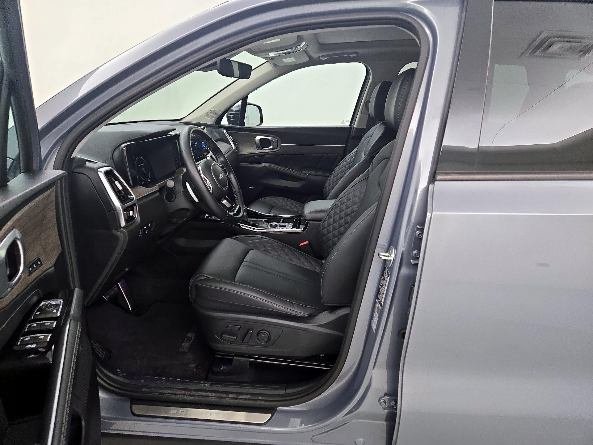 Thumbnail: 2023 Kia Sorento - 11