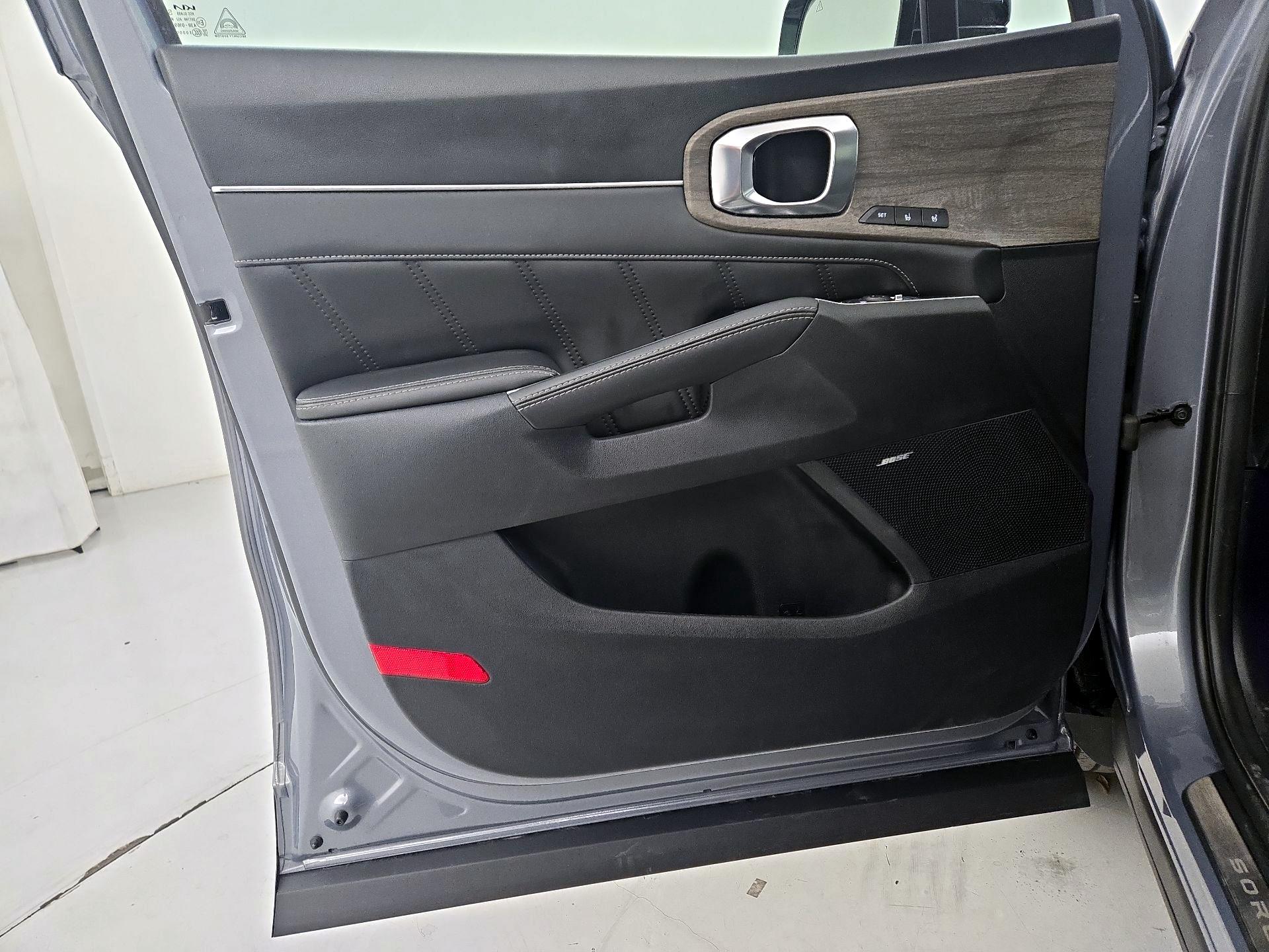 Thumbnail: 2023 Kia Sorento - 12