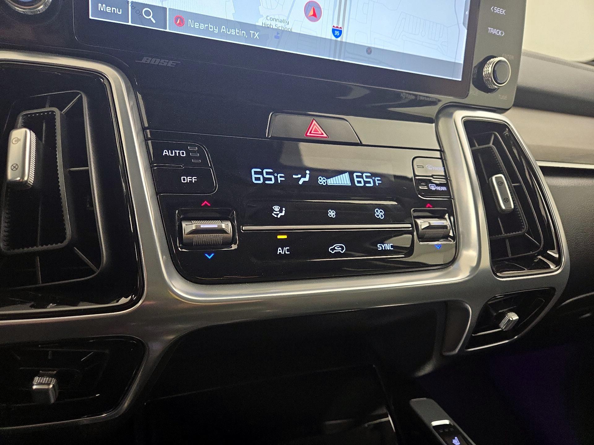 Thumbnail: 2023 Kia Sorento - 17