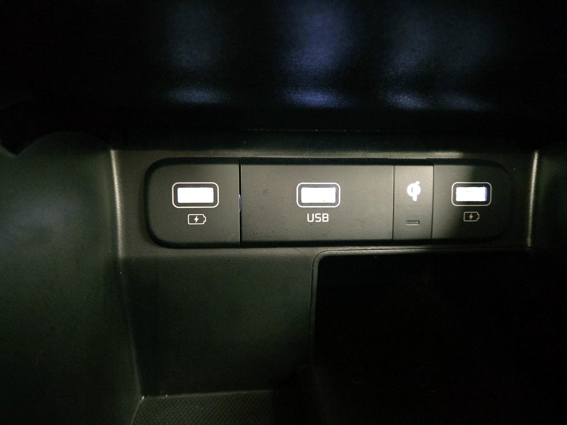 Thumbnail: 2023 Kia Sorento - 19