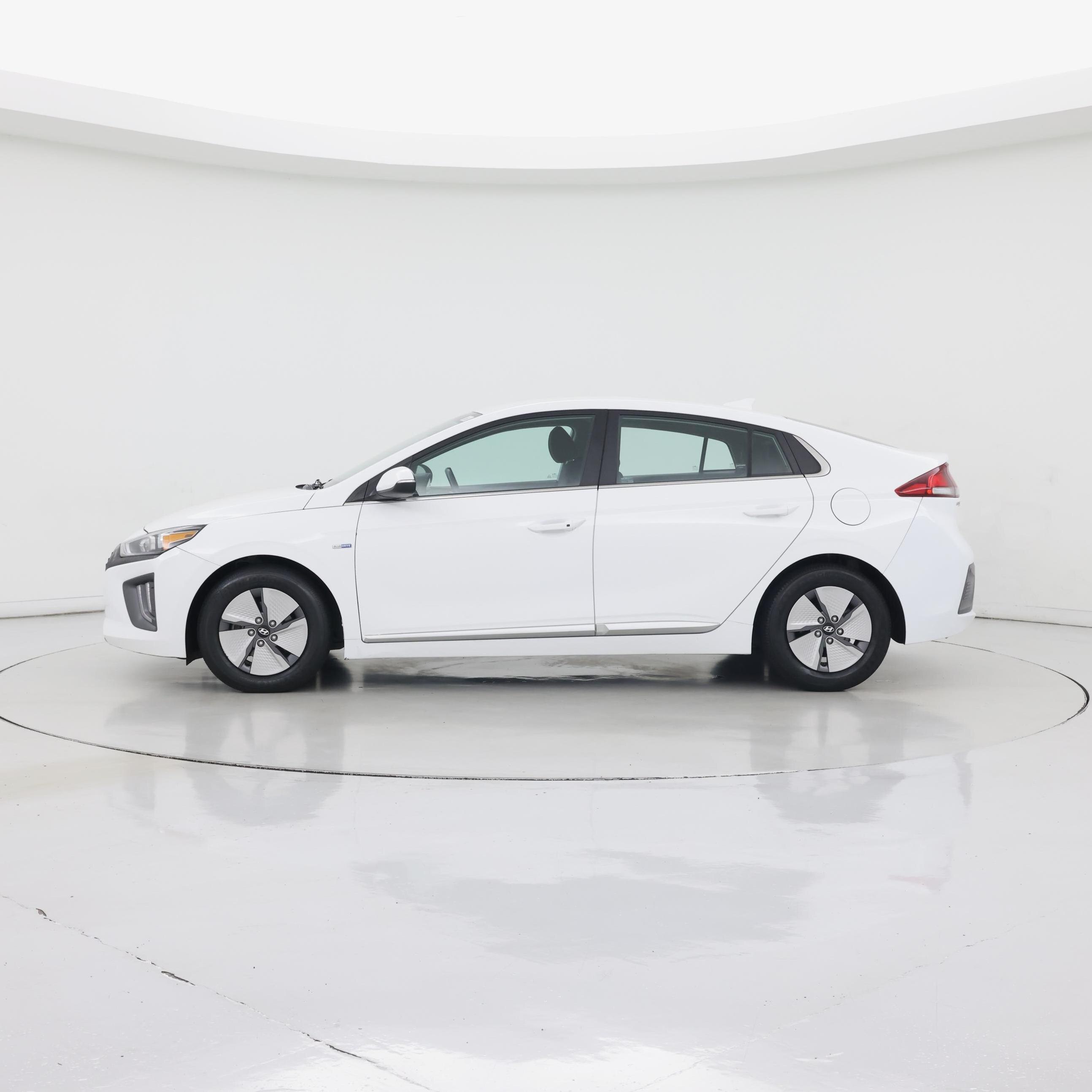 Thumbnail: 2020 Hyundai Ioniq - 3