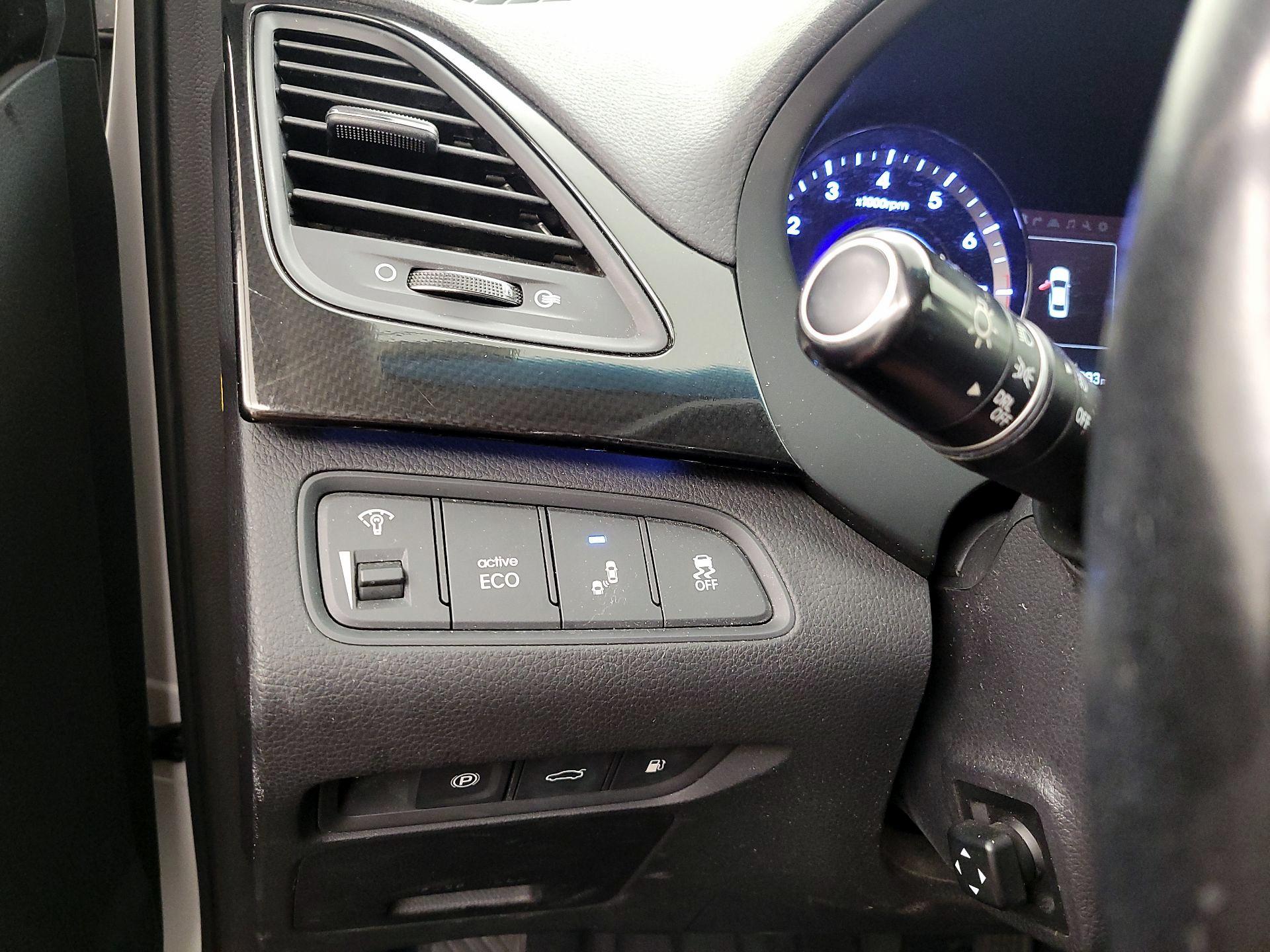 Thumbnail: 2016 Hyundai Azera - 11