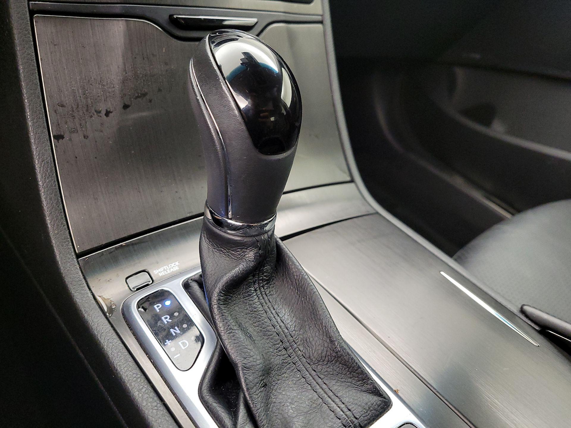 Thumbnail: 2016 Hyundai Azera - 16