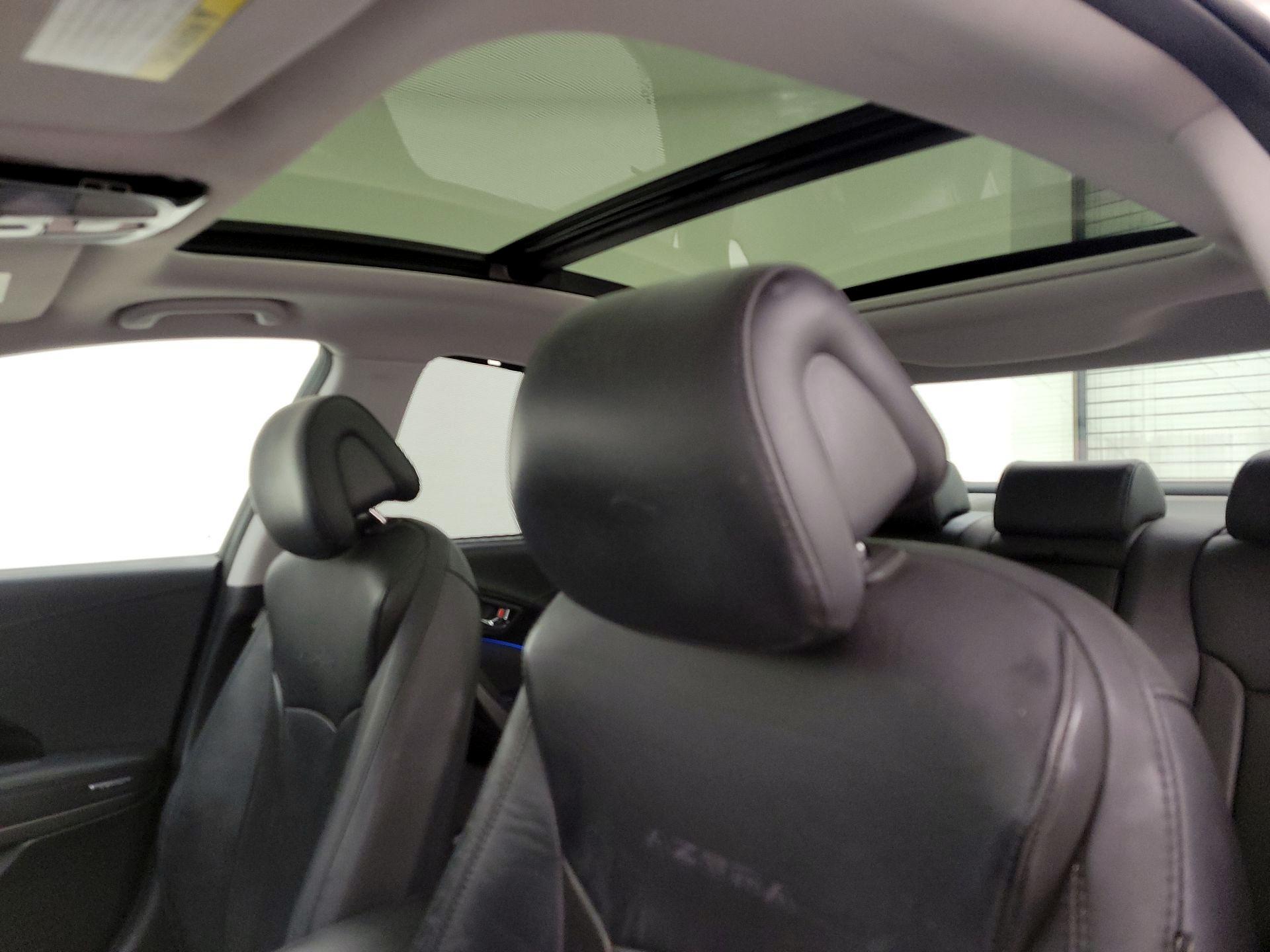 Thumbnail: 2016 Hyundai Azera - 18