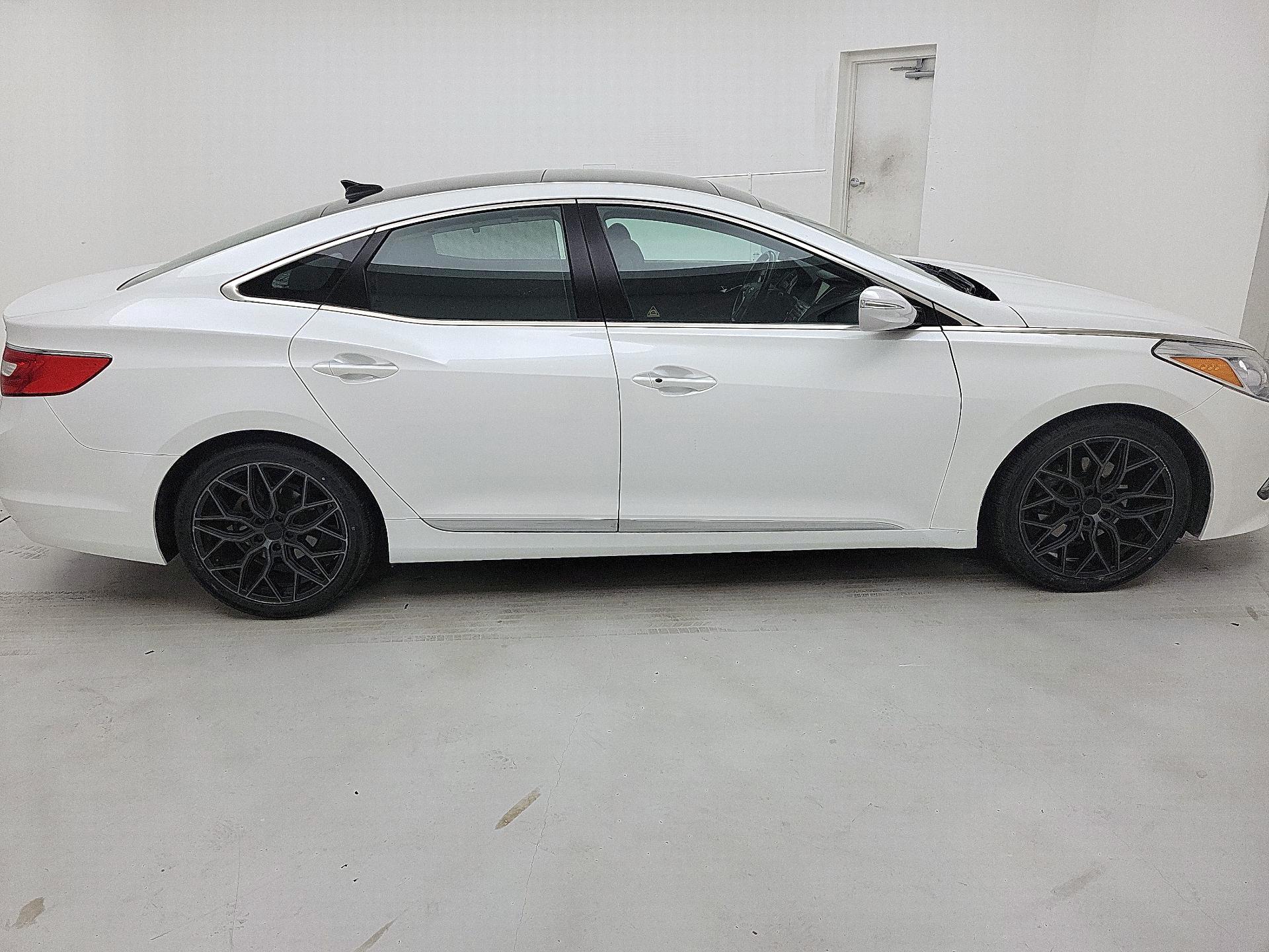 Thumbnail: 2016 Hyundai Azera - 4