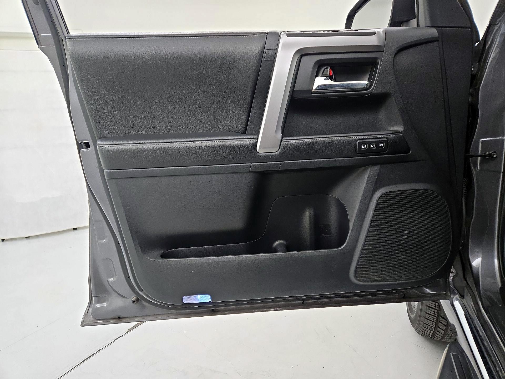 Thumbnail: 2015 Toyota 4Runner - 12