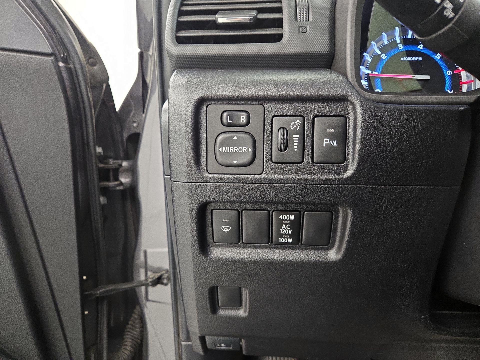 Thumbnail: 2015 Toyota 4Runner - 13