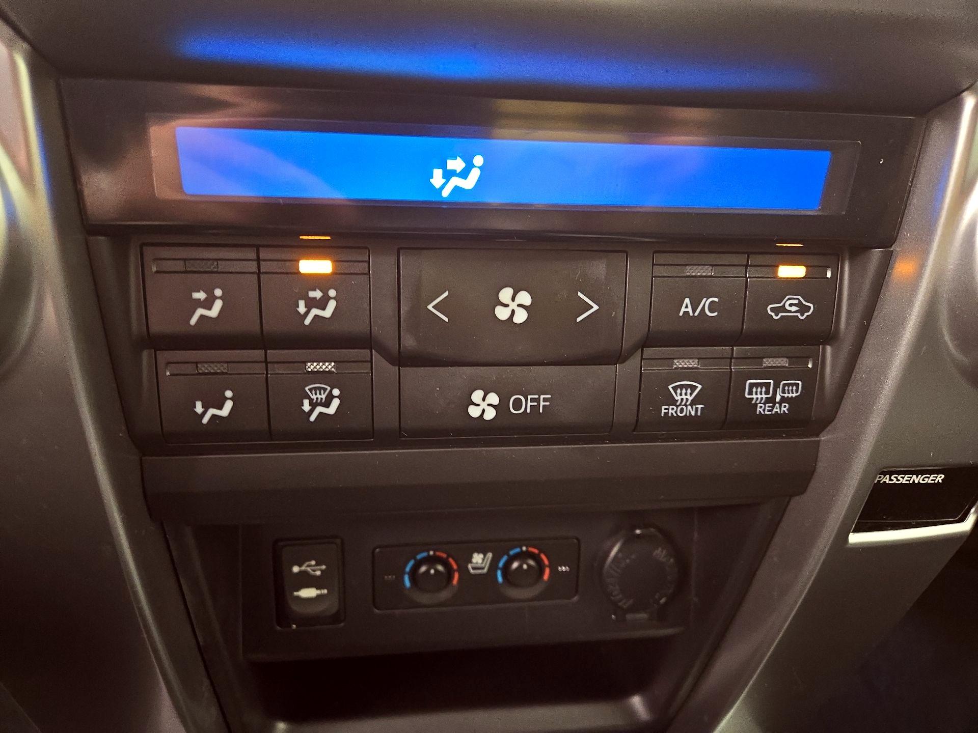 Thumbnail: 2015 Toyota 4Runner - 16