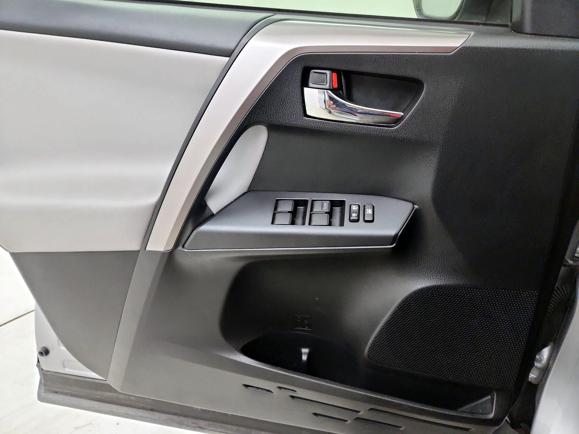 Thumbnail: 2018 Toyota RAV4 - 12