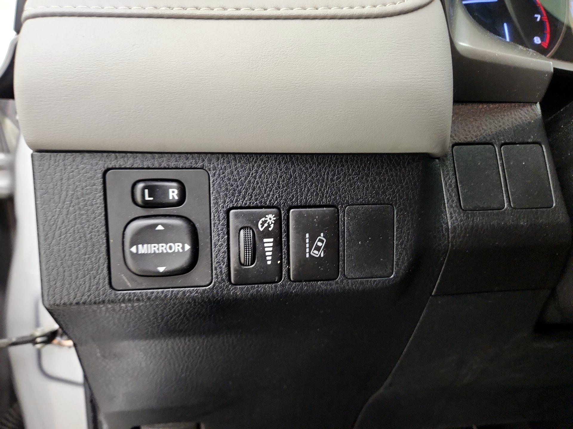 Thumbnail: 2018 Toyota RAV4 - 13