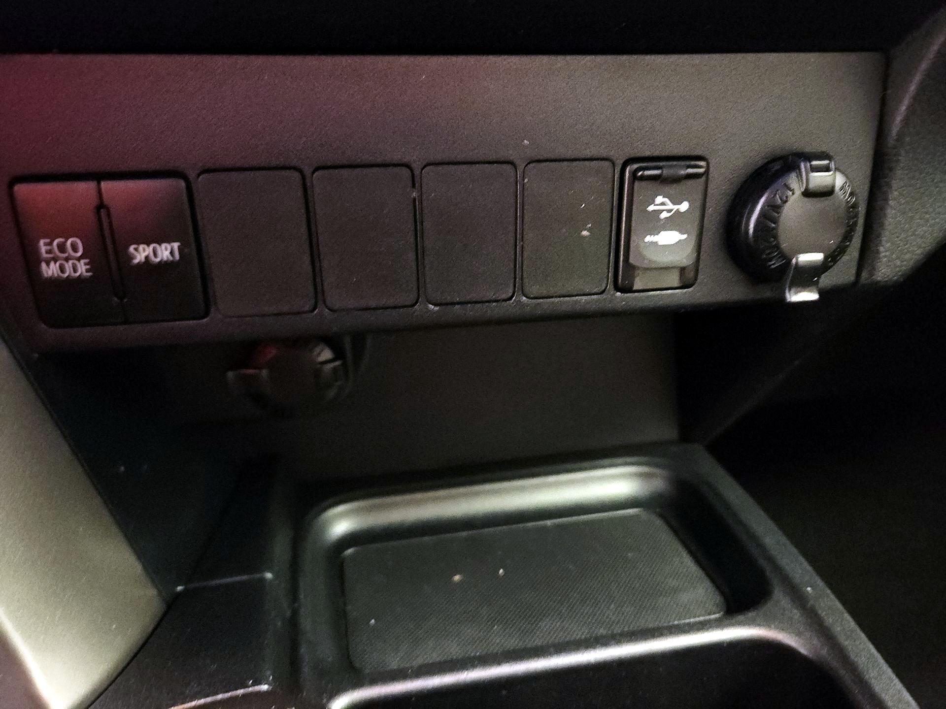 Thumbnail: 2018 Toyota RAV4 - 18