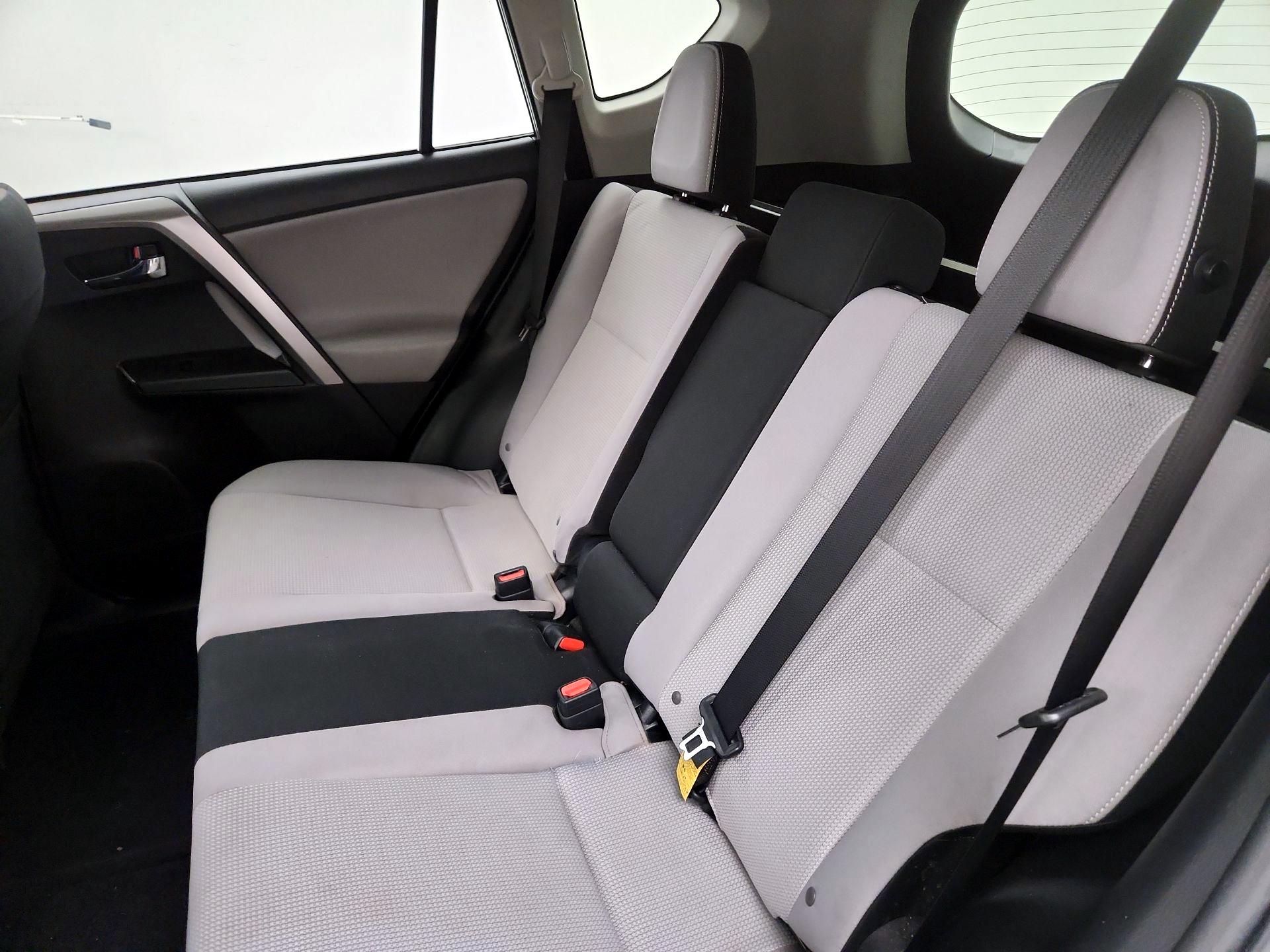 Thumbnail: 2018 Toyota RAV4 - 20