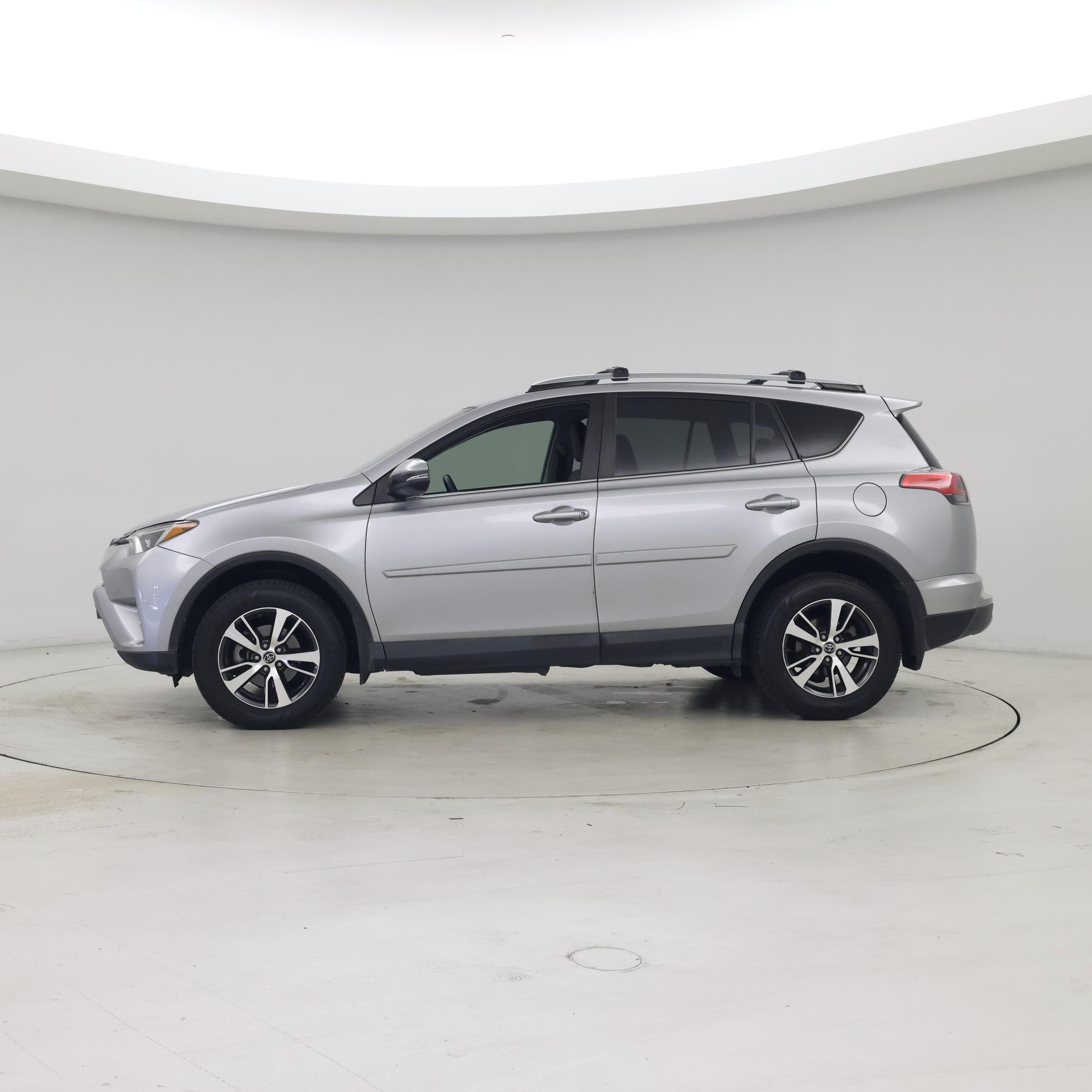 Thumbnail: 2018 Toyota RAV4 - 3