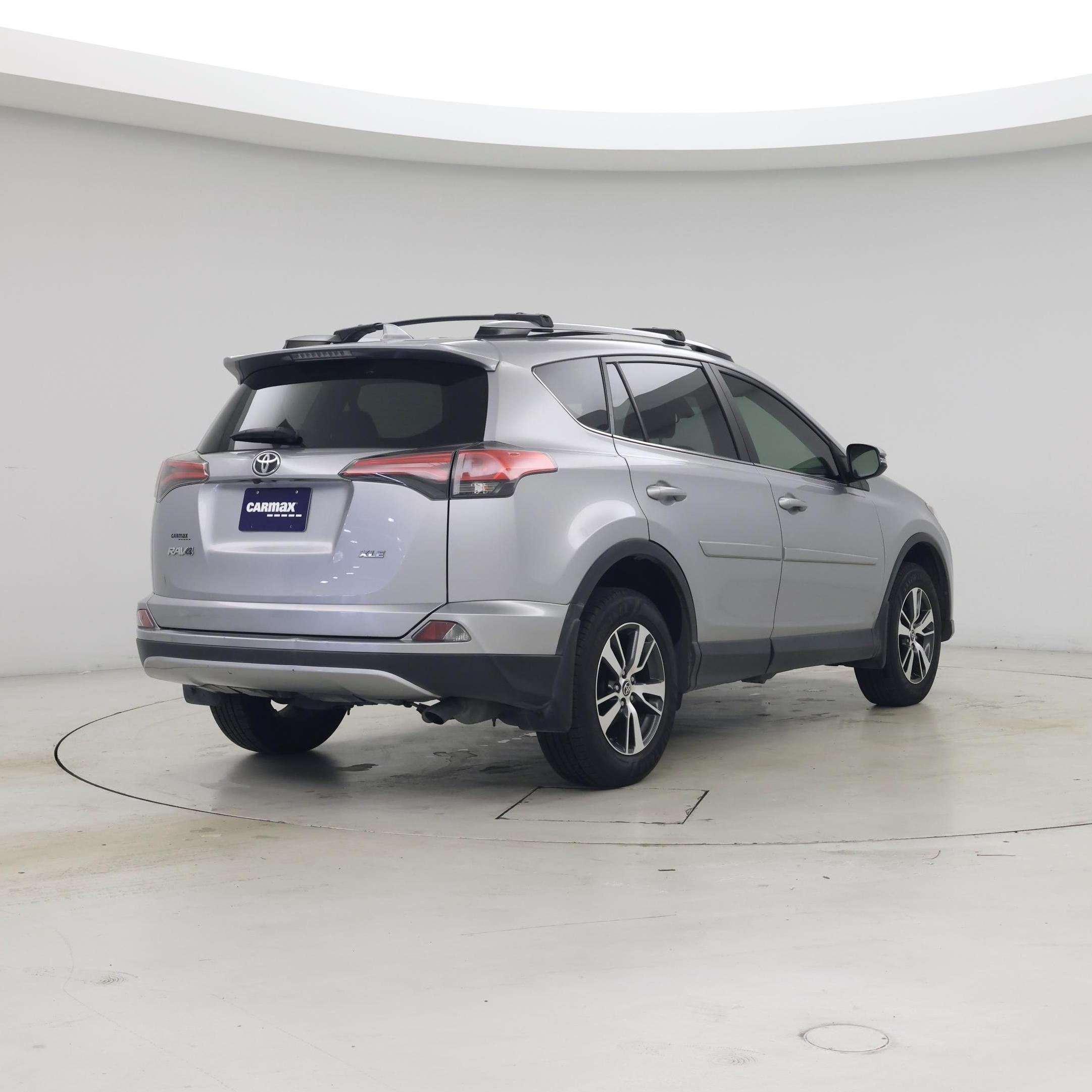 Thumbnail: 2018 Toyota RAV4 - 8