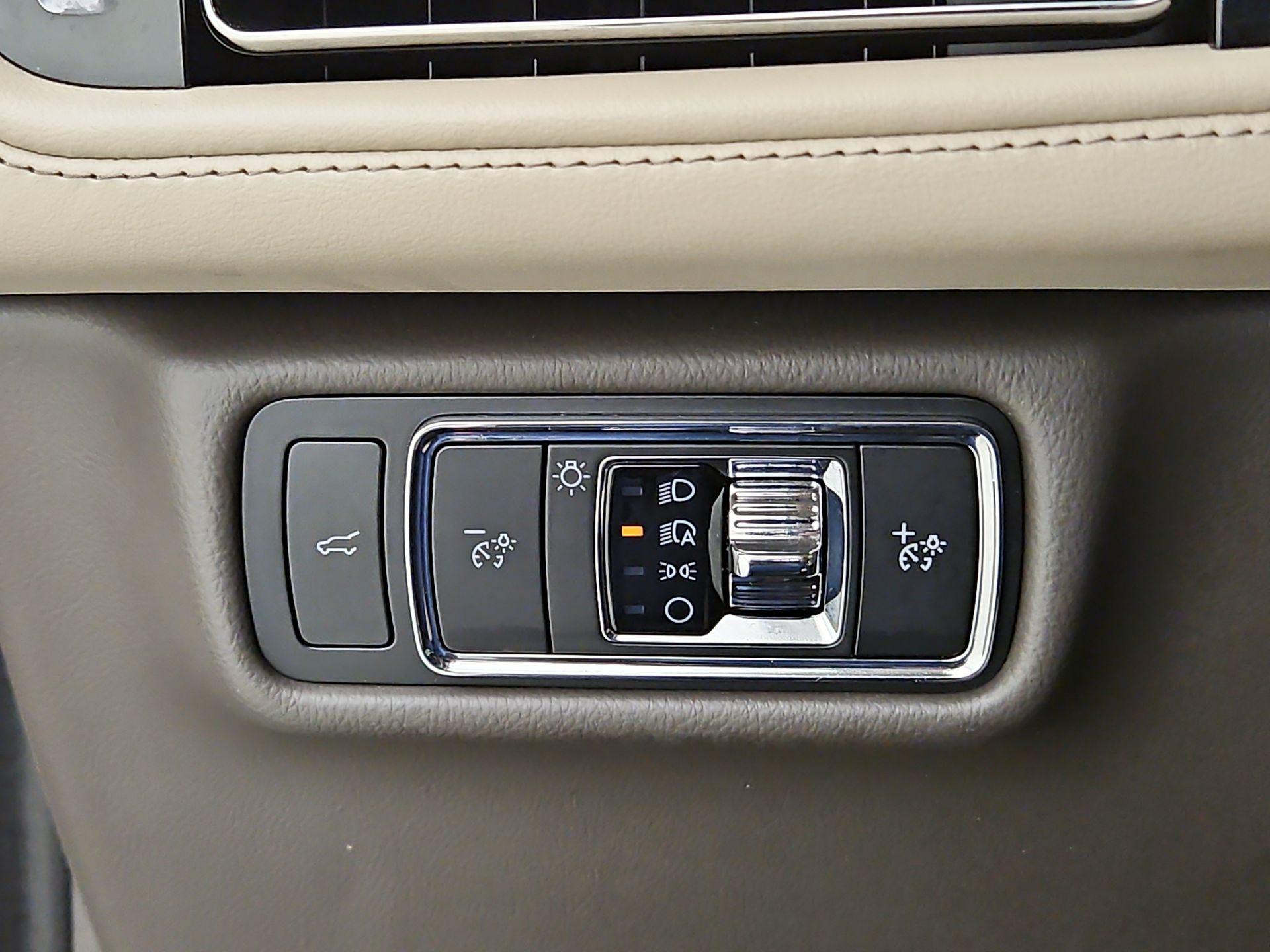 Thumbnail: 2023 Lincoln Aviator - 13