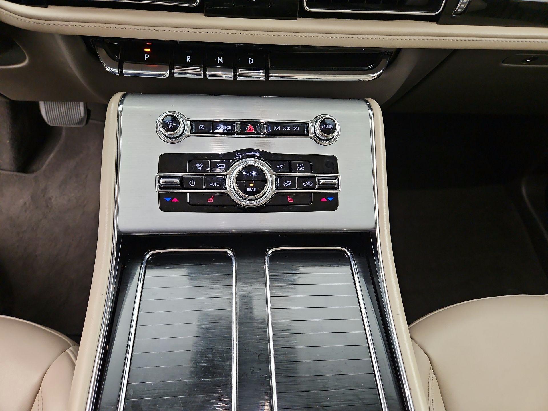 Thumbnail: 2023 Lincoln Aviator - 18
