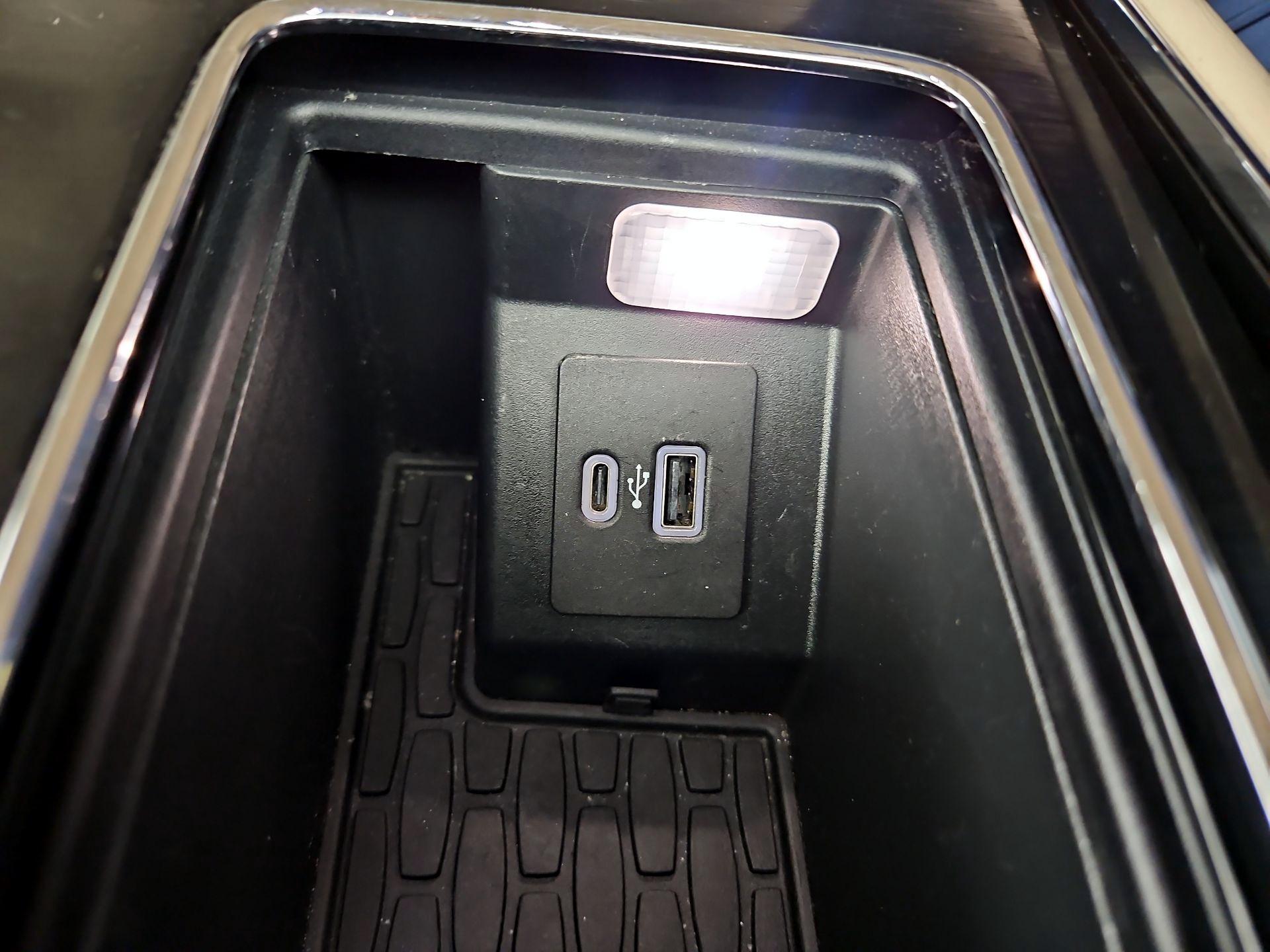 Thumbnail: 2023 Lincoln Aviator - 19