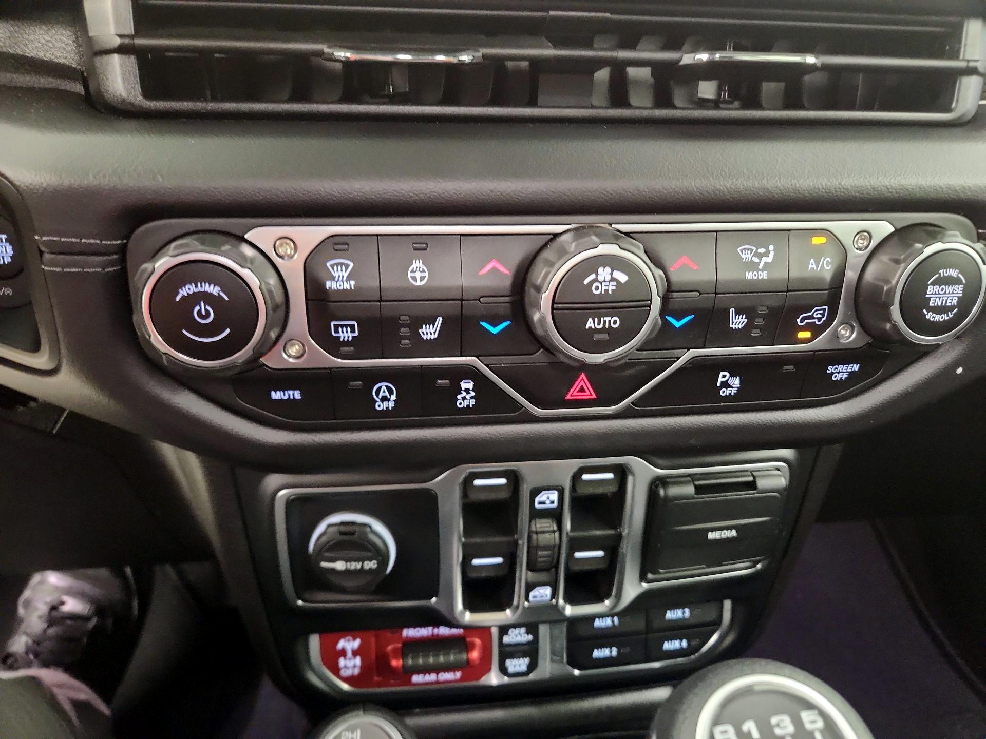 Thumbnail: 2025 Jeep Wrangler - 17