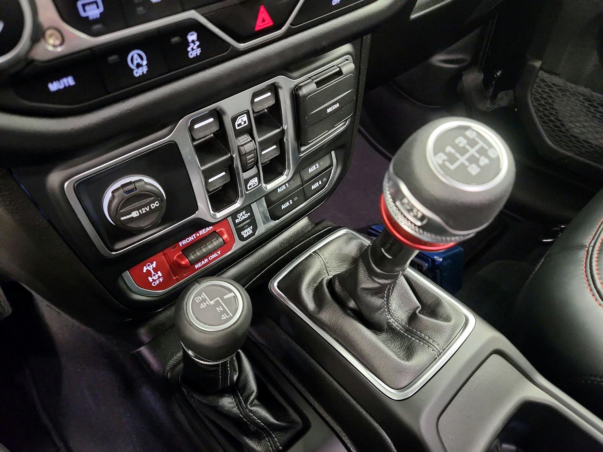 Thumbnail: 2025 Jeep Wrangler - 18