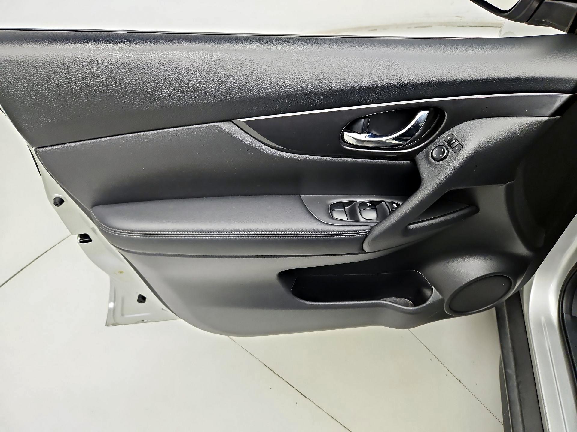 Thumbnail: 2017 Nissan Rogue - 12