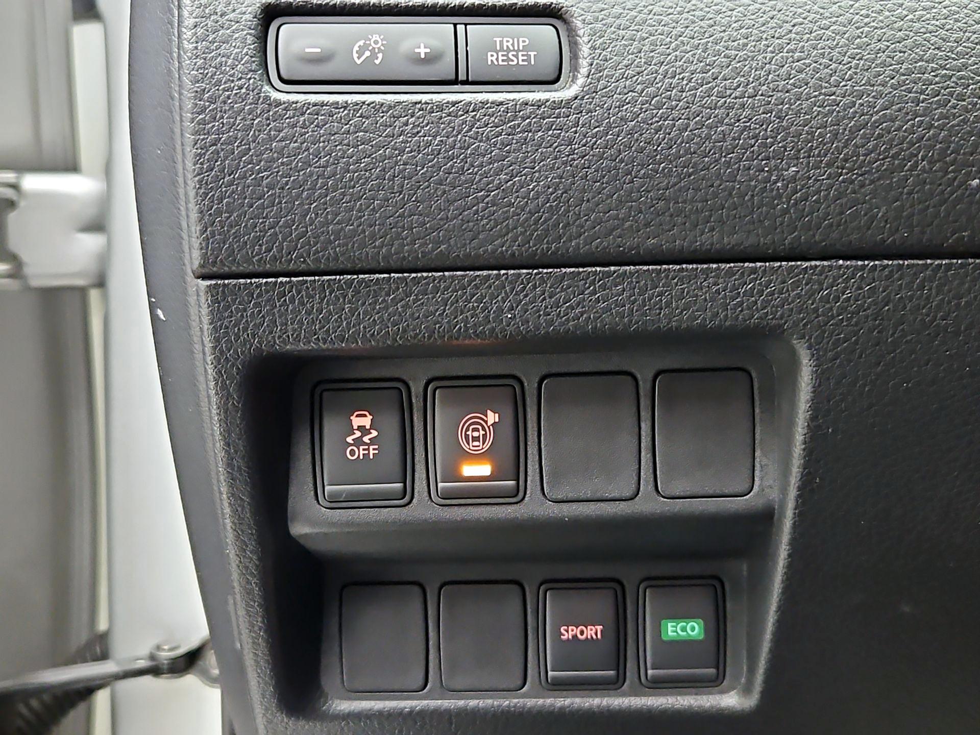 Thumbnail: 2017 Nissan Rogue - 13