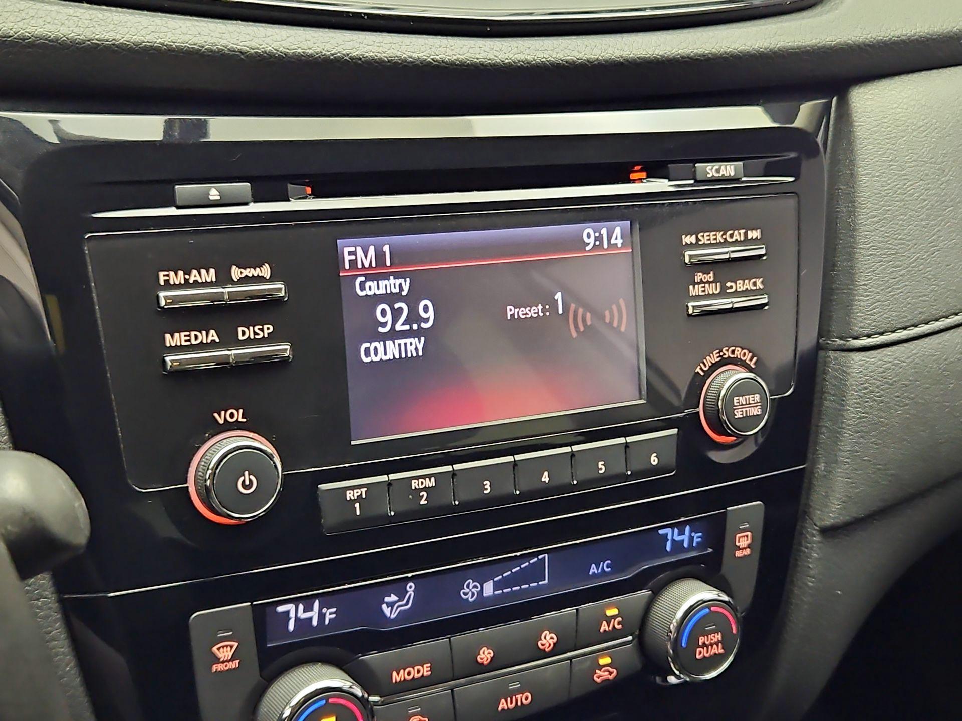 Thumbnail: 2017 Nissan Rogue - 15