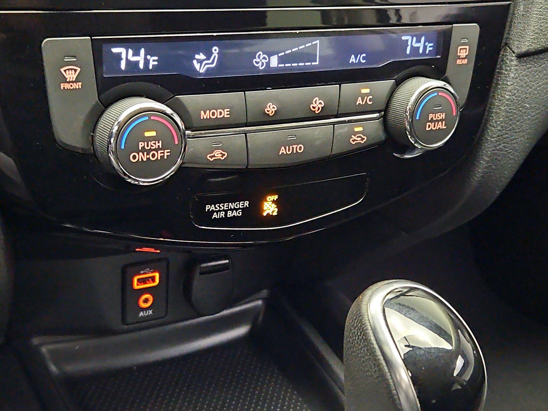 Thumbnail: 2017 Nissan Rogue - 16