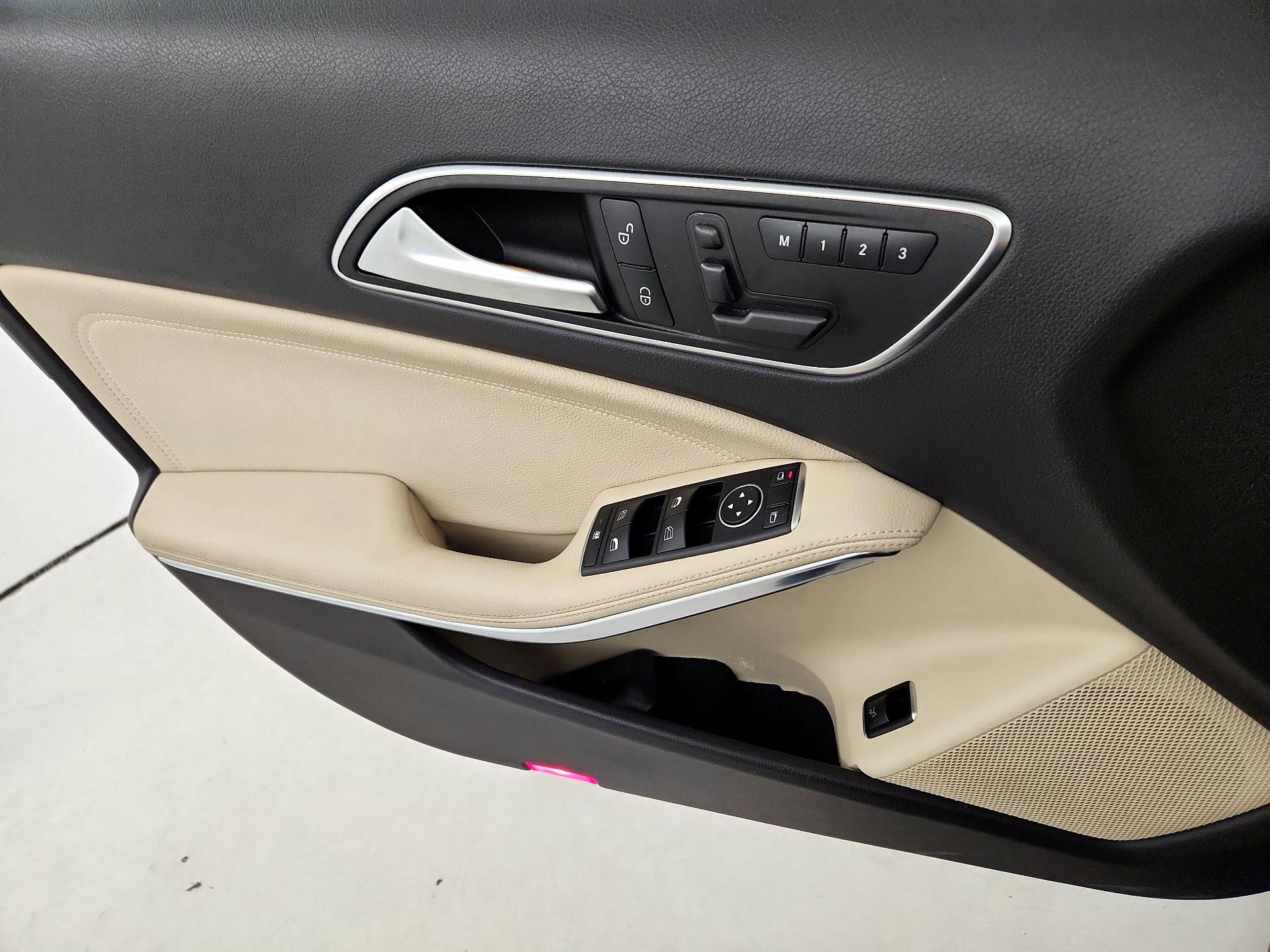 Thumbnail: 2015 Mercedes-Benz GLA - 12