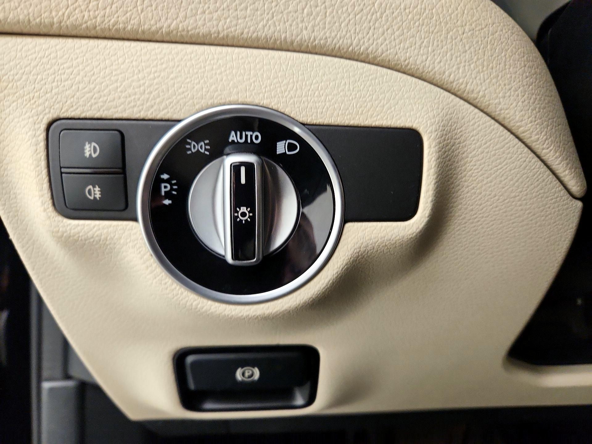 Thumbnail: 2015 Mercedes-Benz GLA - 13