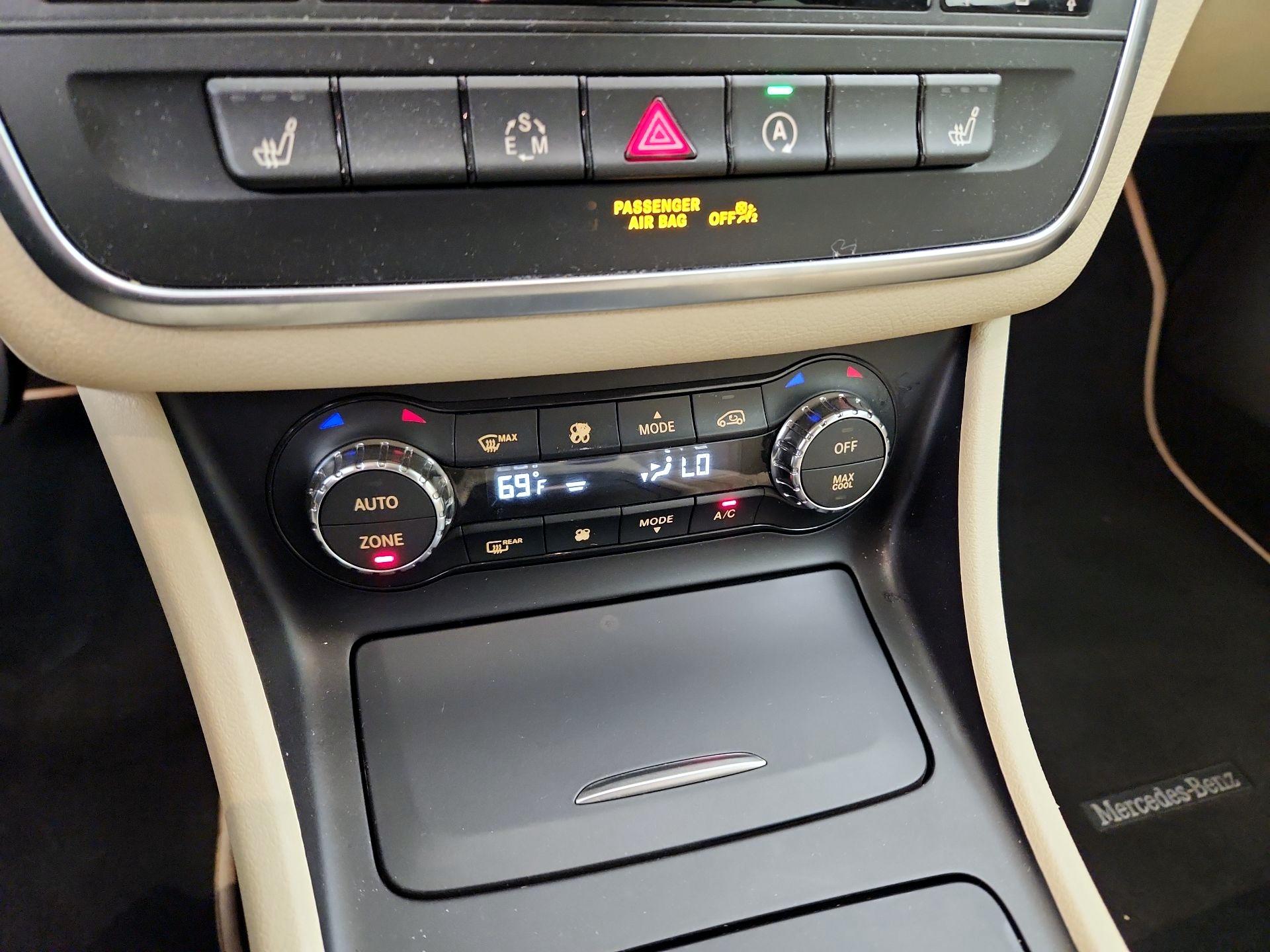 Thumbnail: 2015 Mercedes-Benz GLA - 16