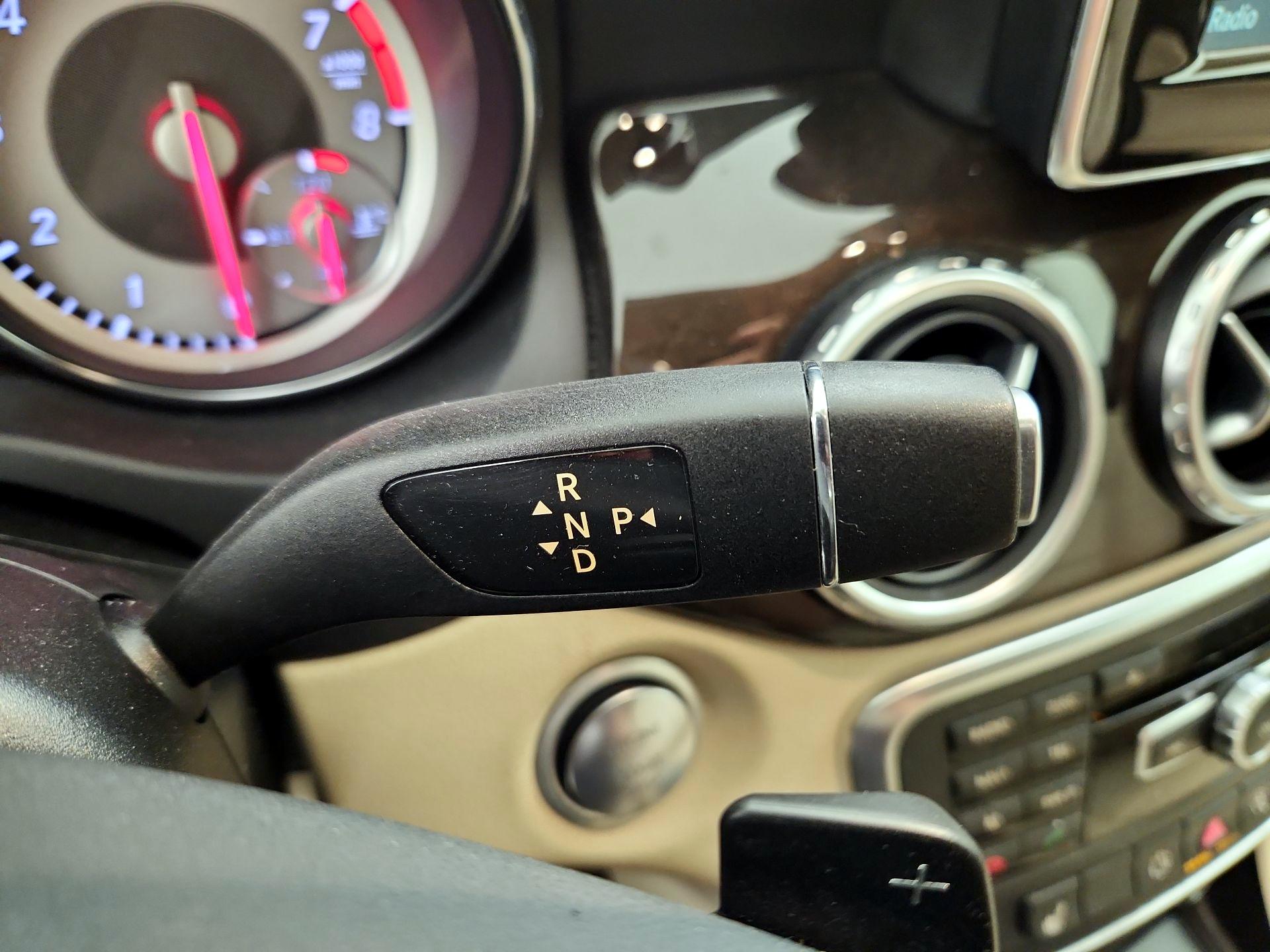 Thumbnail: 2015 Mercedes-Benz GLA - 17