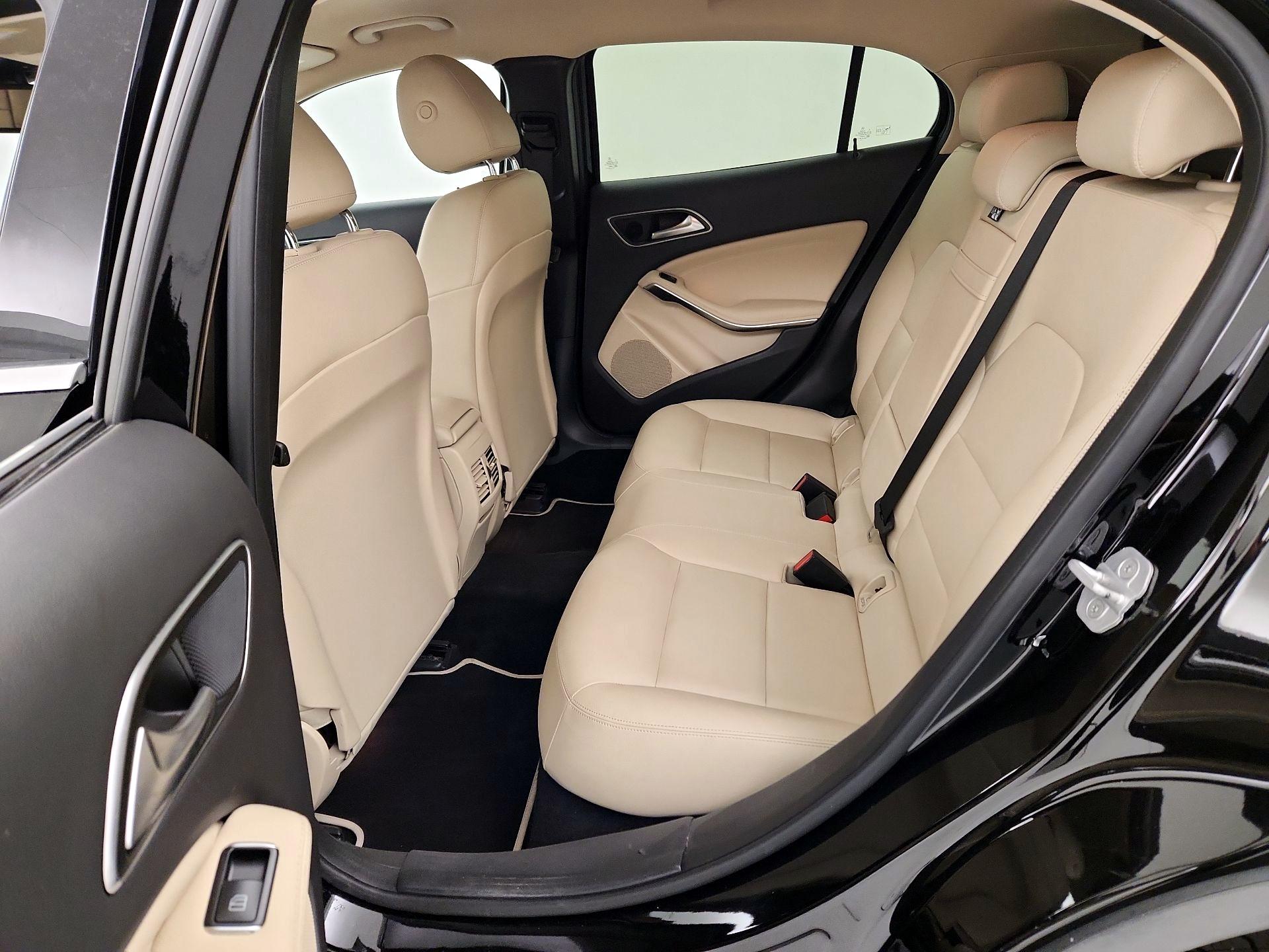 Thumbnail: 2015 Mercedes-Benz GLA - 19