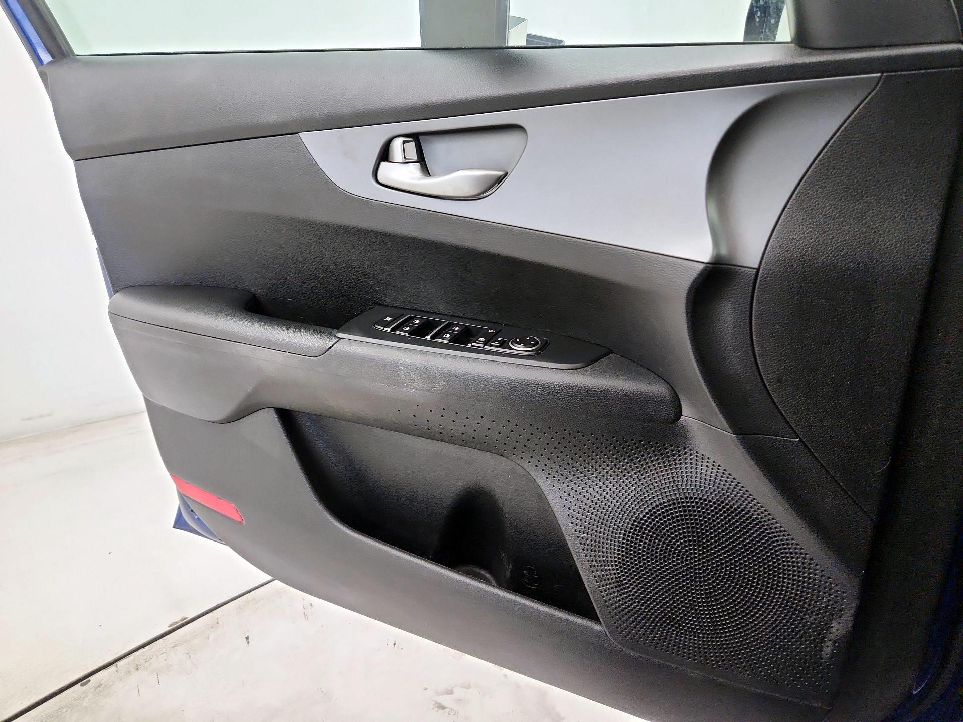 Thumbnail: 2020 Kia Forte - 12