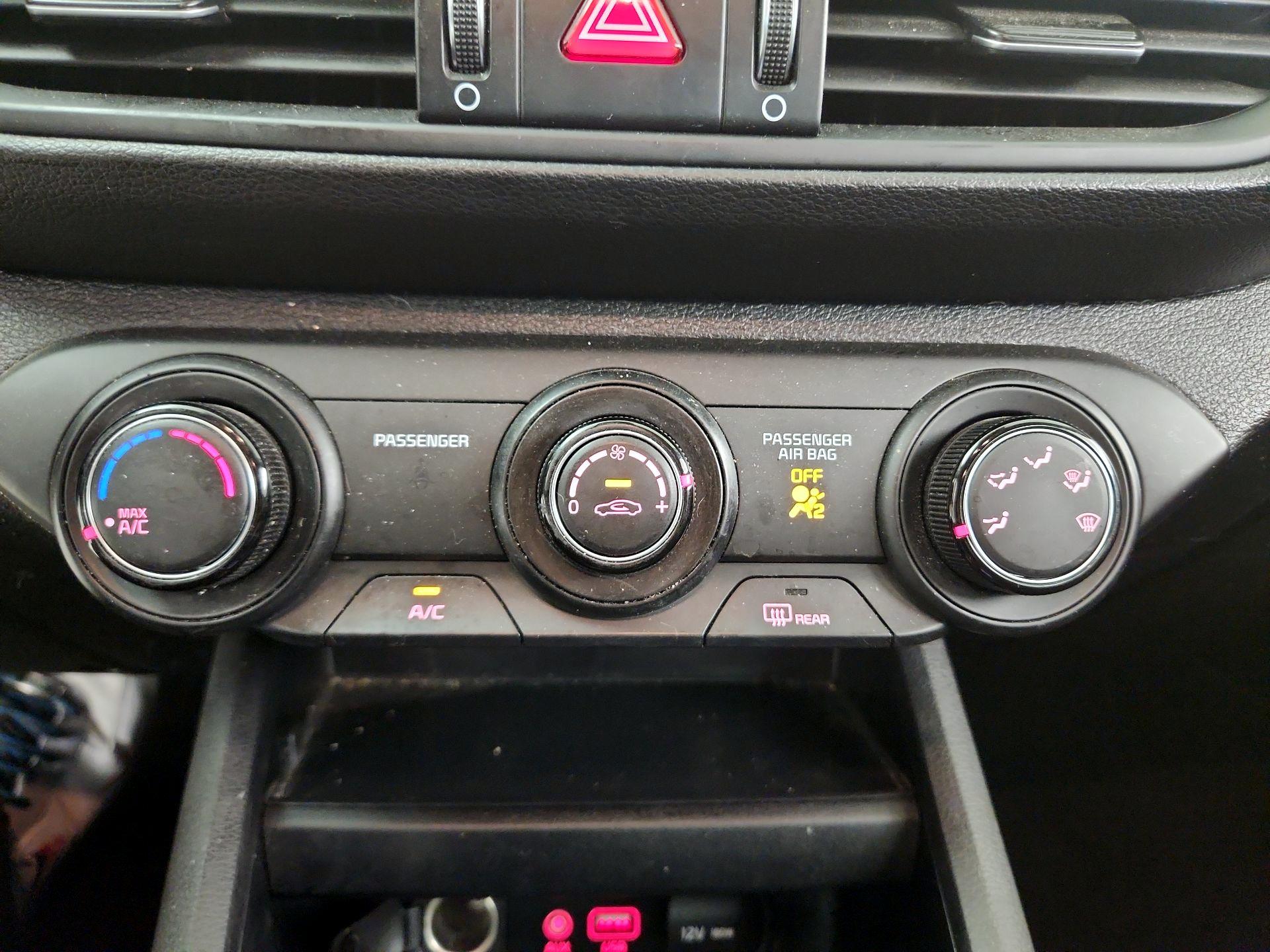 Thumbnail: 2020 Kia Forte - 16