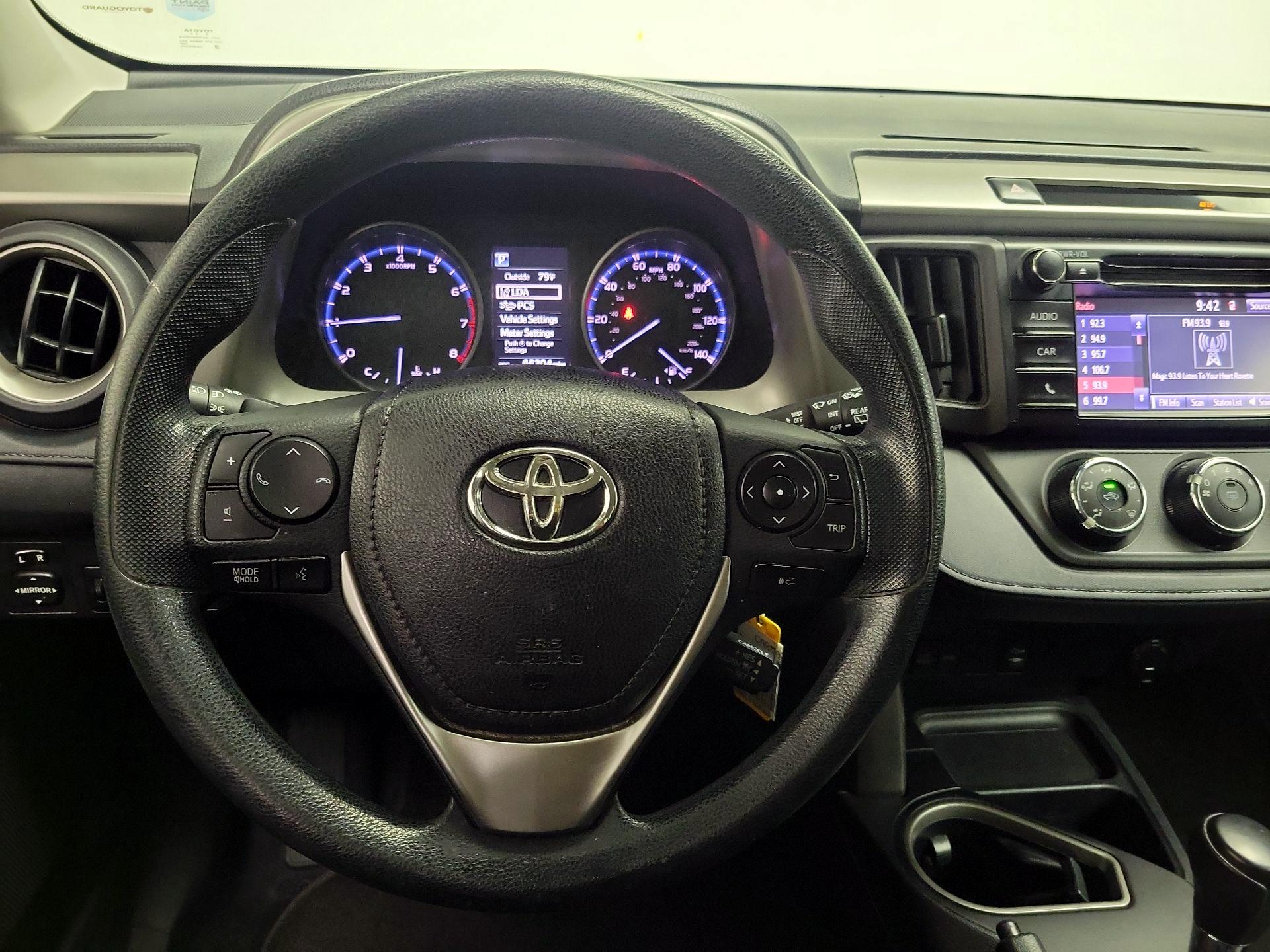 Thumbnail: 2018 Toyota RAV4 - 10