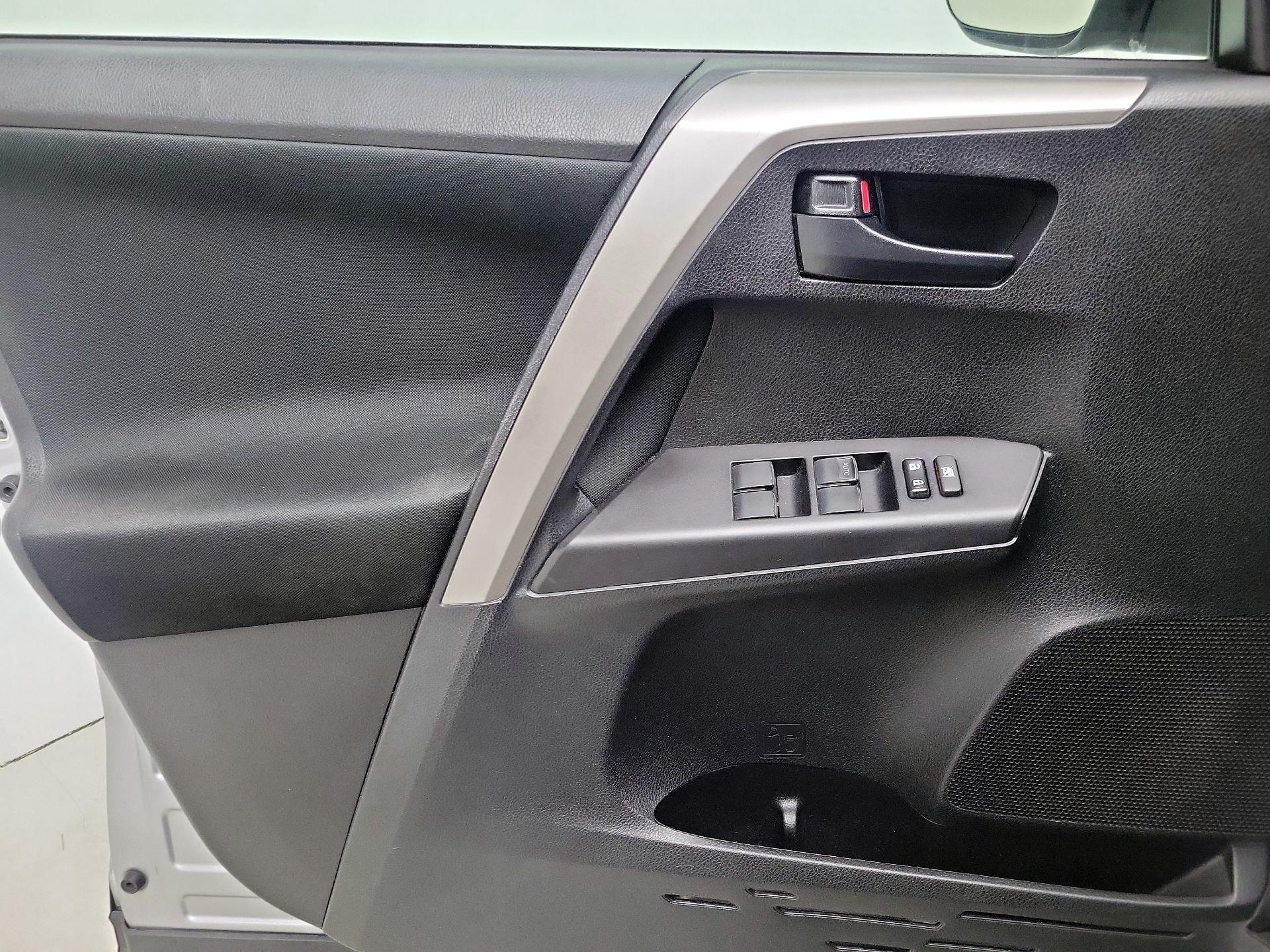 Thumbnail: 2018 Toyota RAV4 - 12