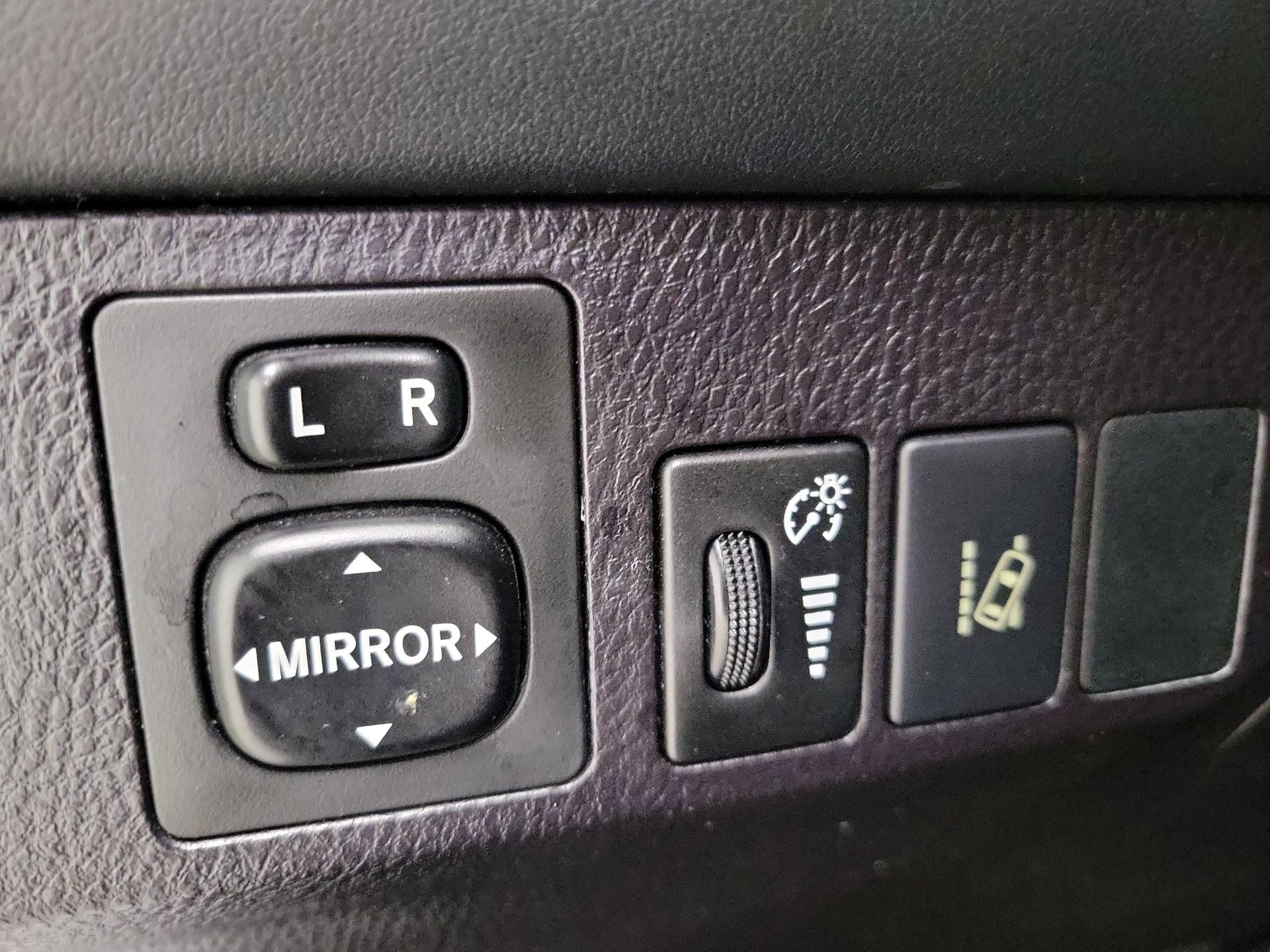 Thumbnail: 2018 Toyota RAV4 - 13