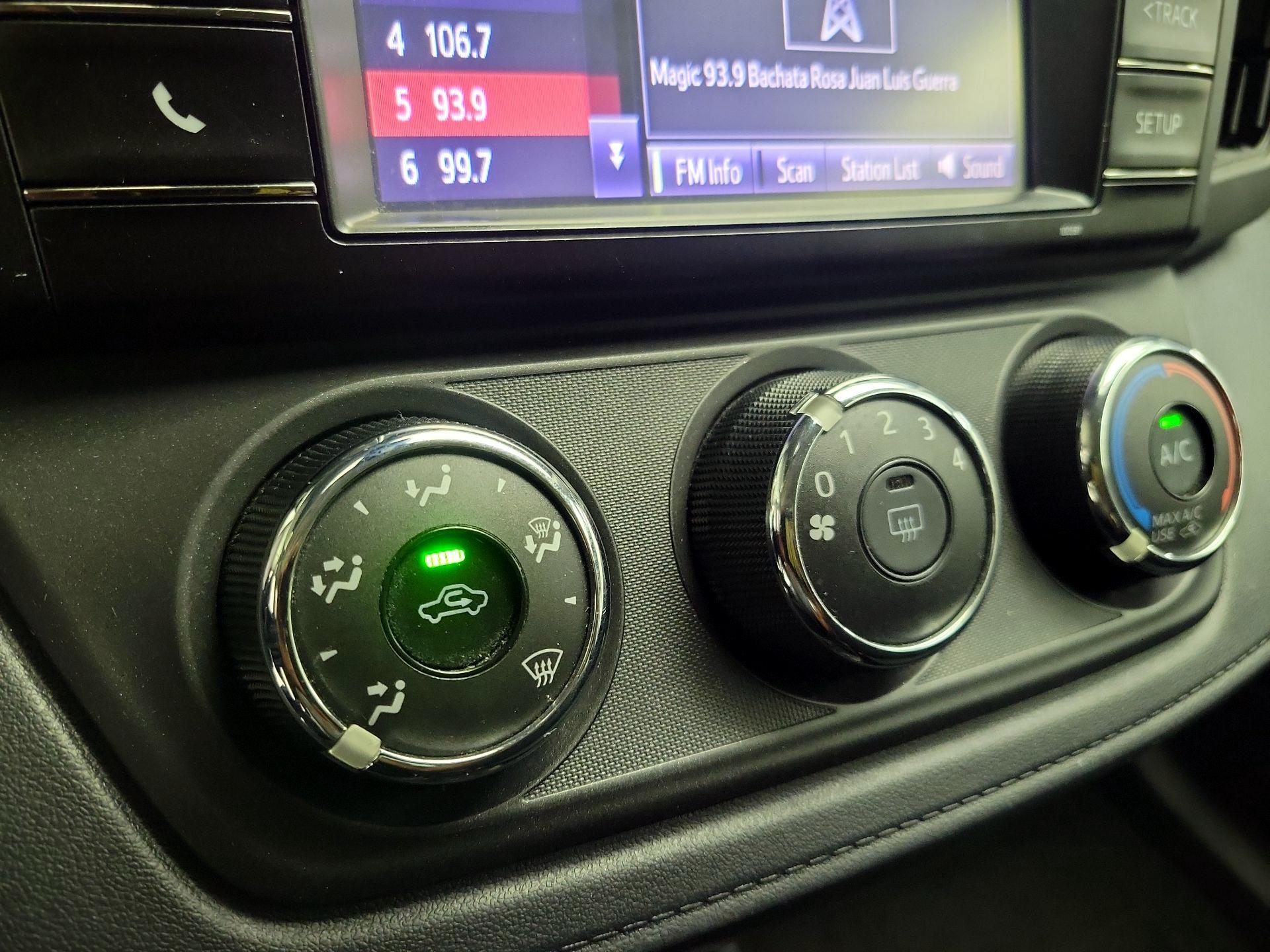 Thumbnail: 2018 Toyota RAV4 - 16