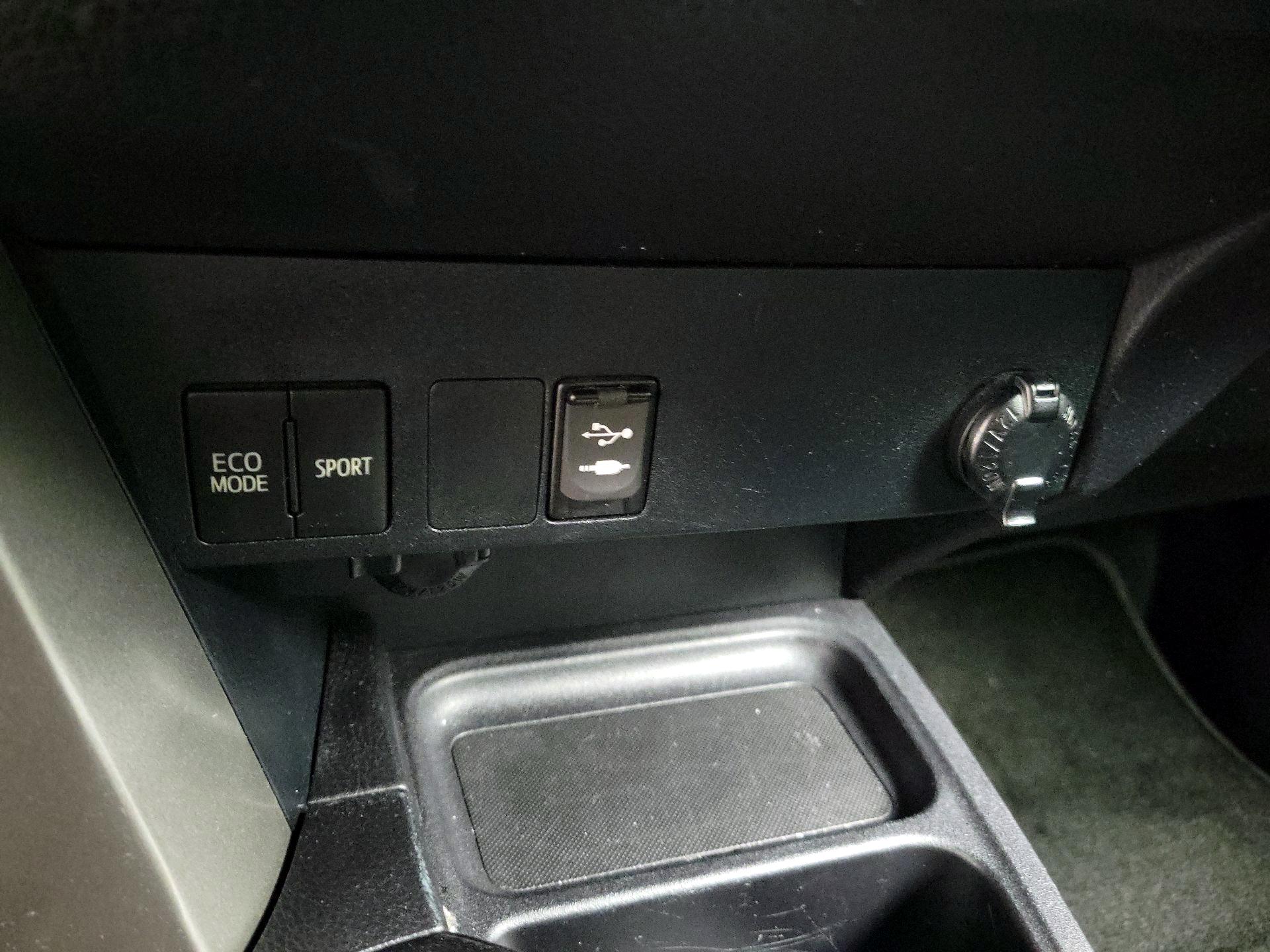 Thumbnail: 2018 Toyota RAV4 - 18