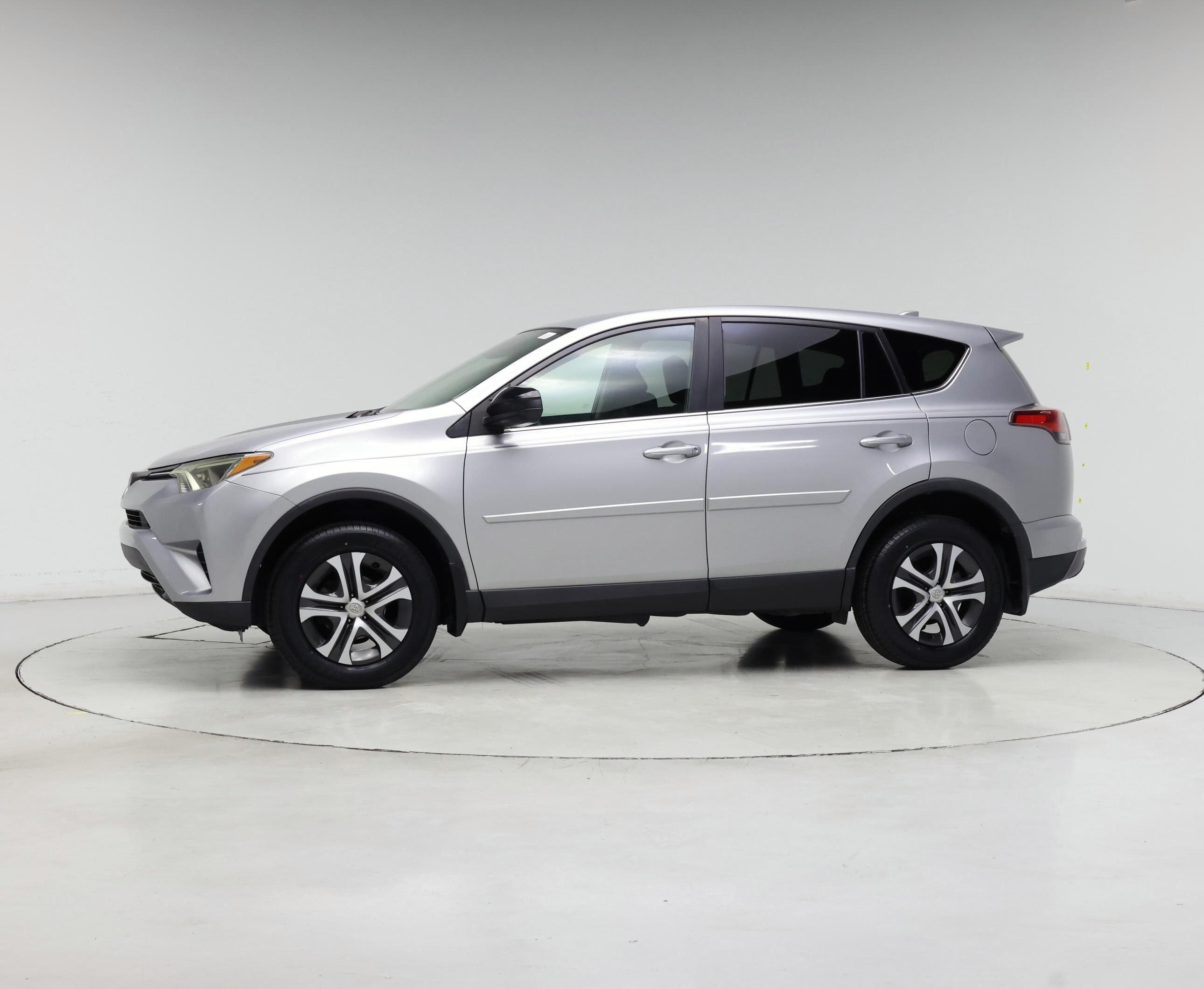 Thumbnail: 2018 Toyota RAV4 - 3