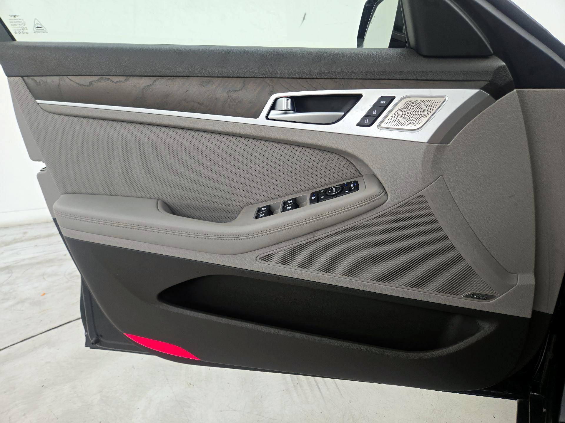 Thumbnail: 2018 Genesis G80 - 12