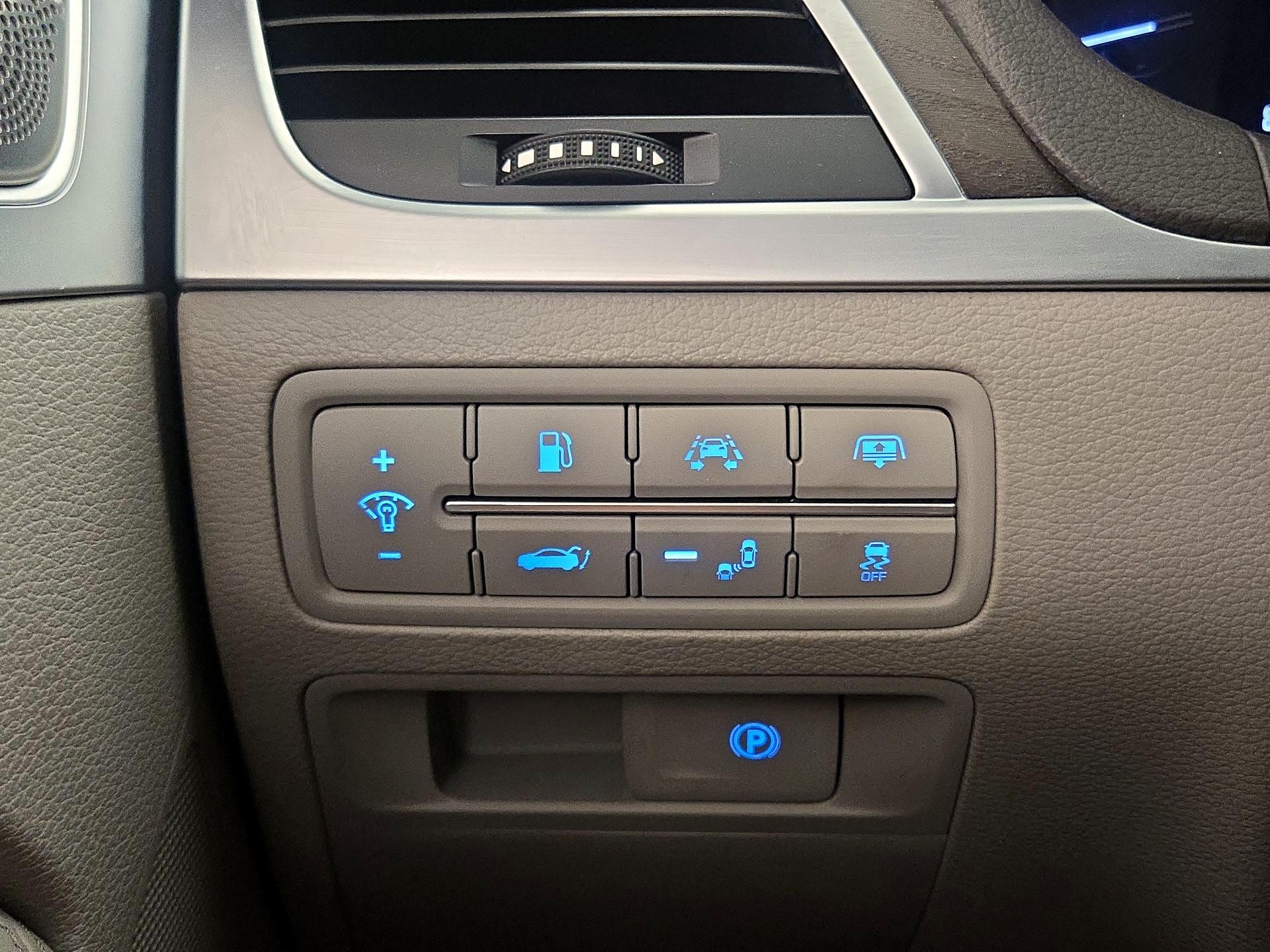 Thumbnail: 2018 Genesis G80 - 13