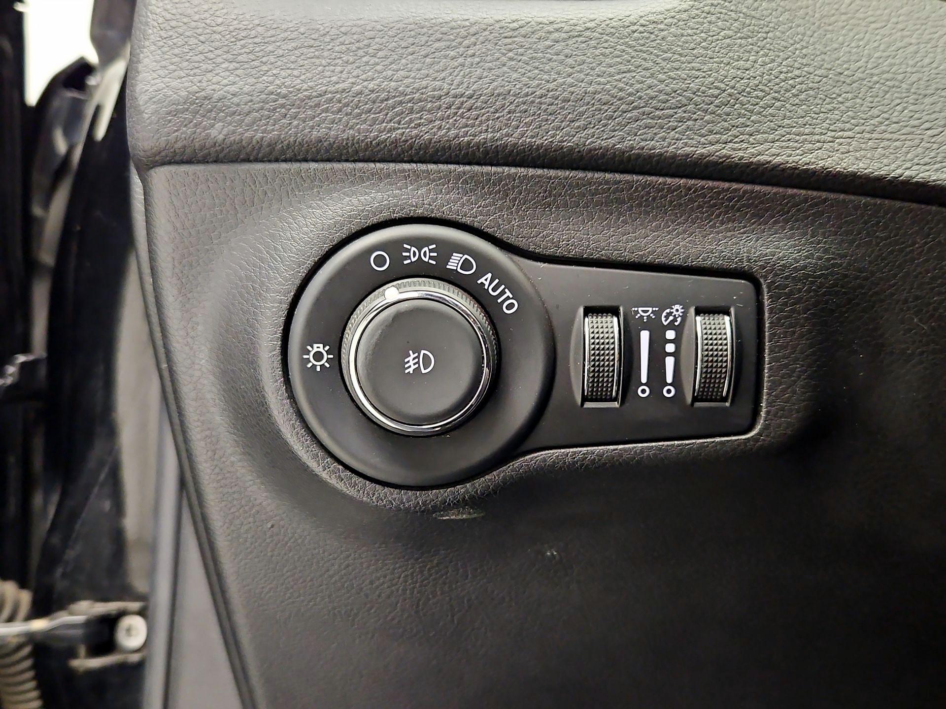 Thumbnail: 2020 Jeep Compass - 13