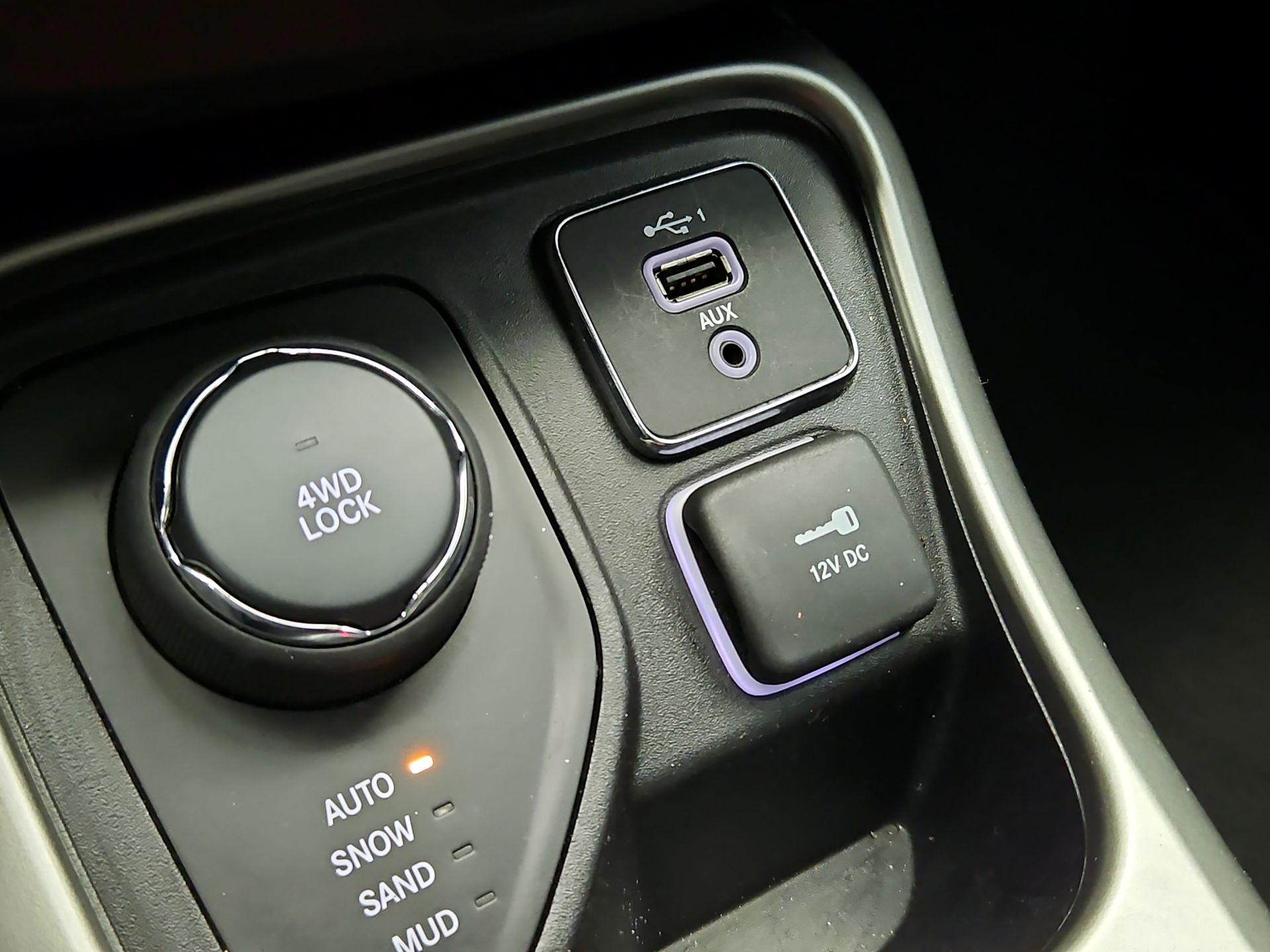 Thumbnail: 2020 Jeep Compass - 18