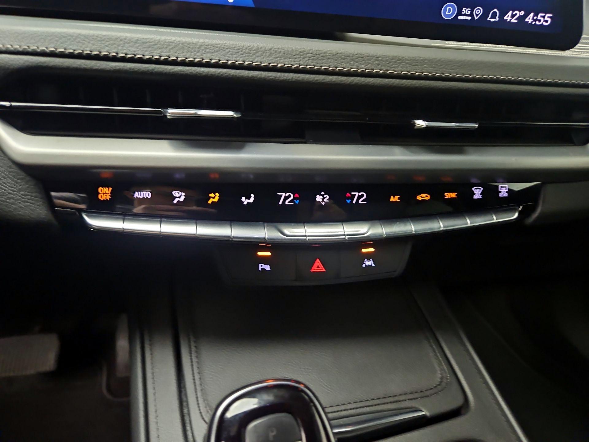 Thumbnail: 2025 Cadillac XT4 - 16