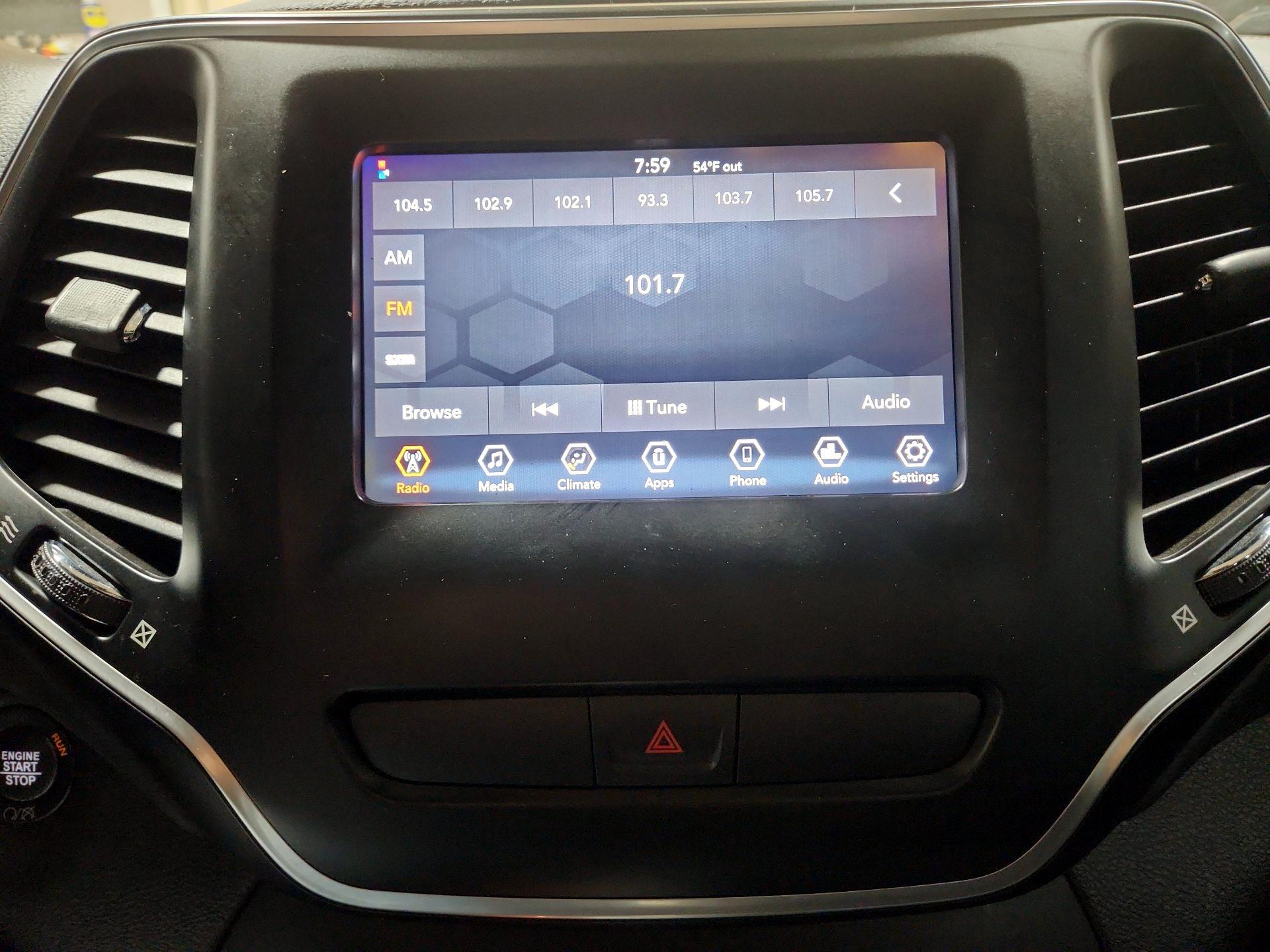 Thumbnail: 2019 Jeep Cherokee - 13