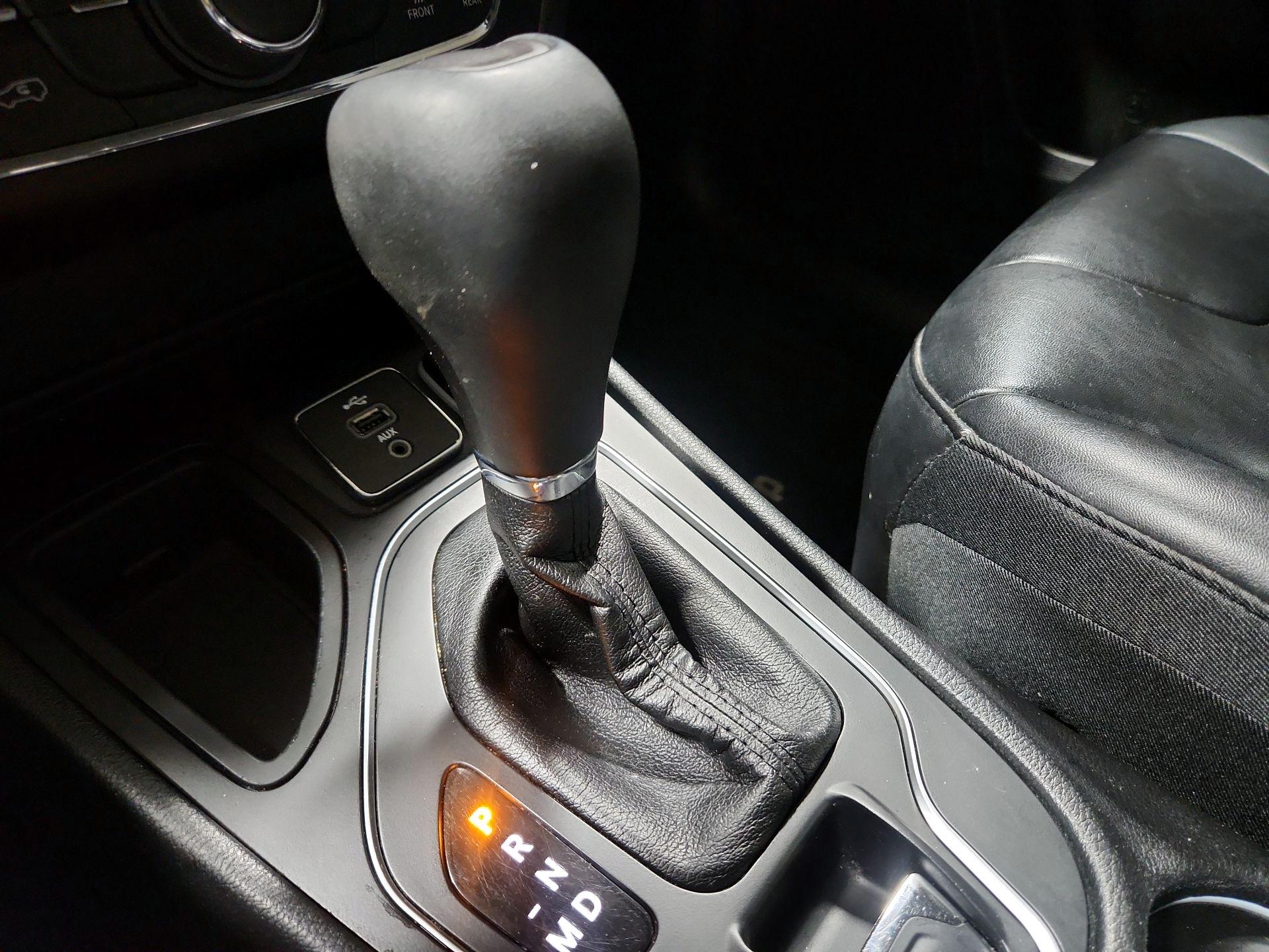 Thumbnail: 2019 Jeep Cherokee - 15