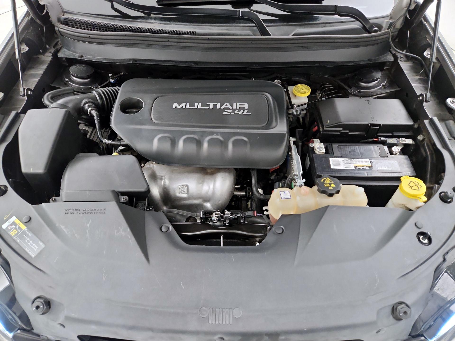 Thumbnail: 2019 Jeep Cherokee - 17