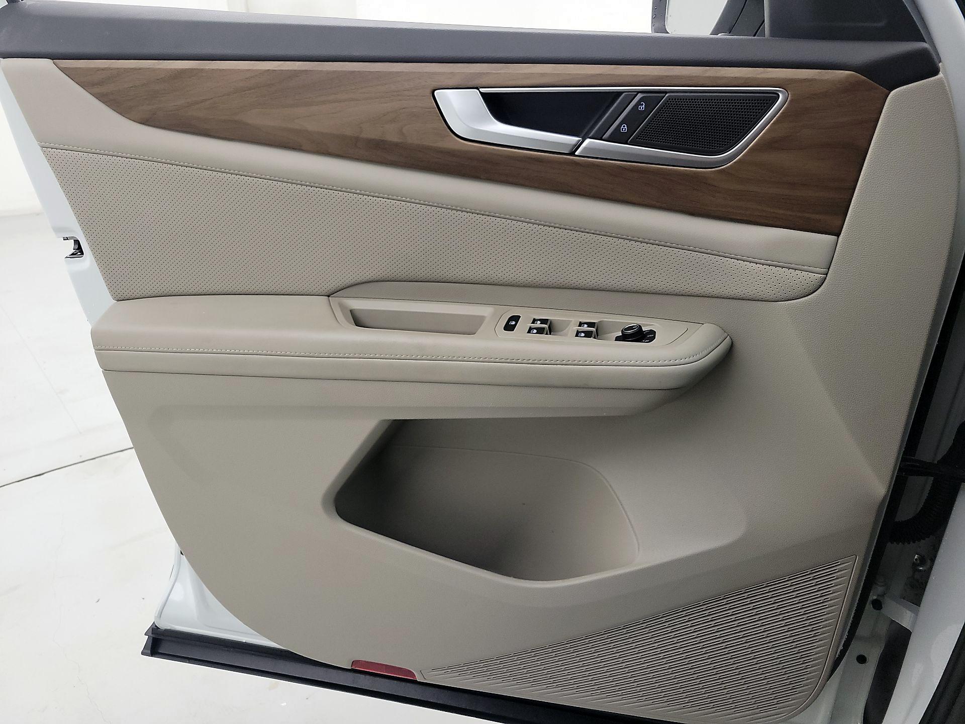 Thumbnail: 2024 Volkswagen Atlas - 12