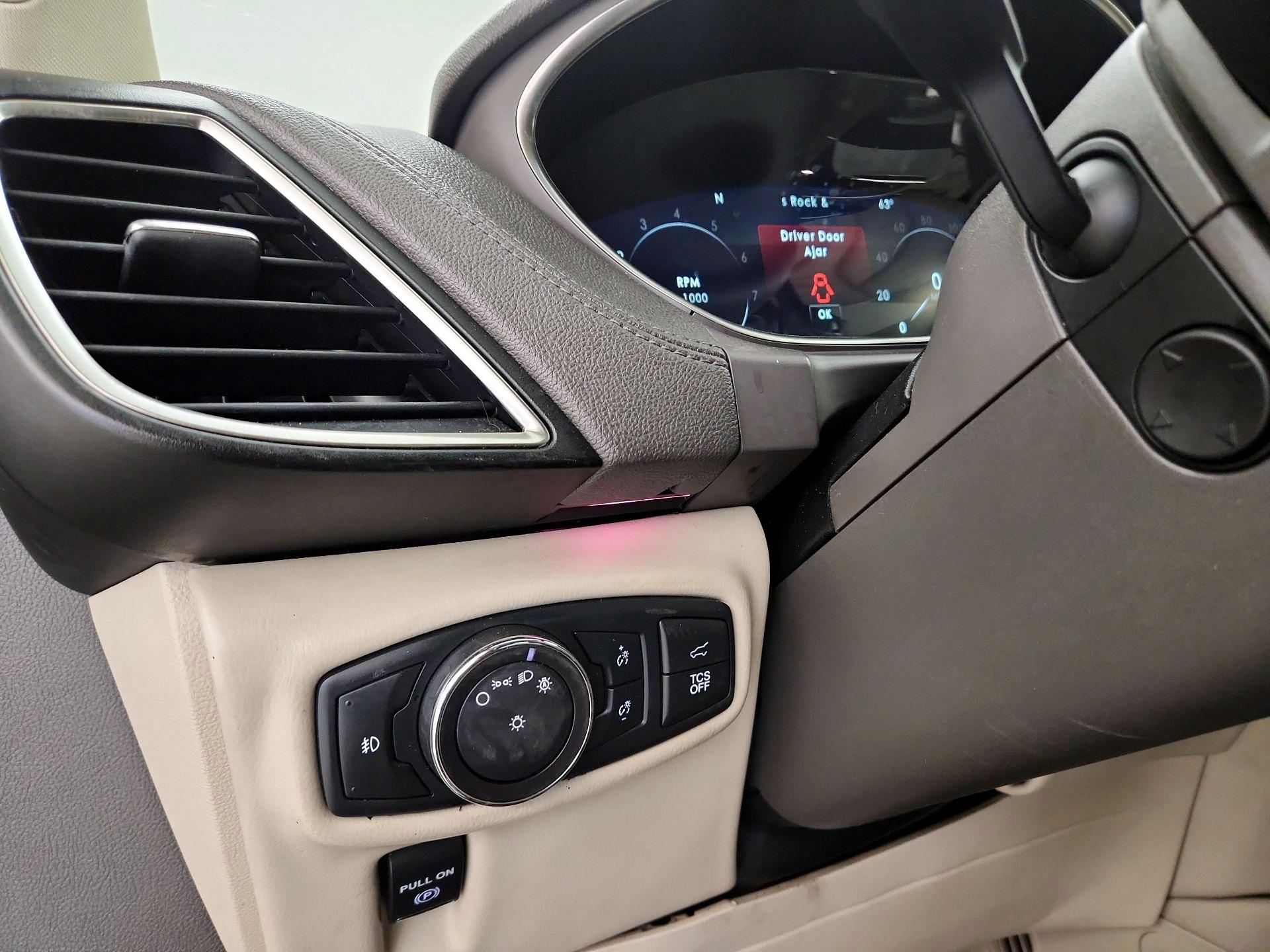 Thumbnail: 2019 Lincoln Nautilus - 13